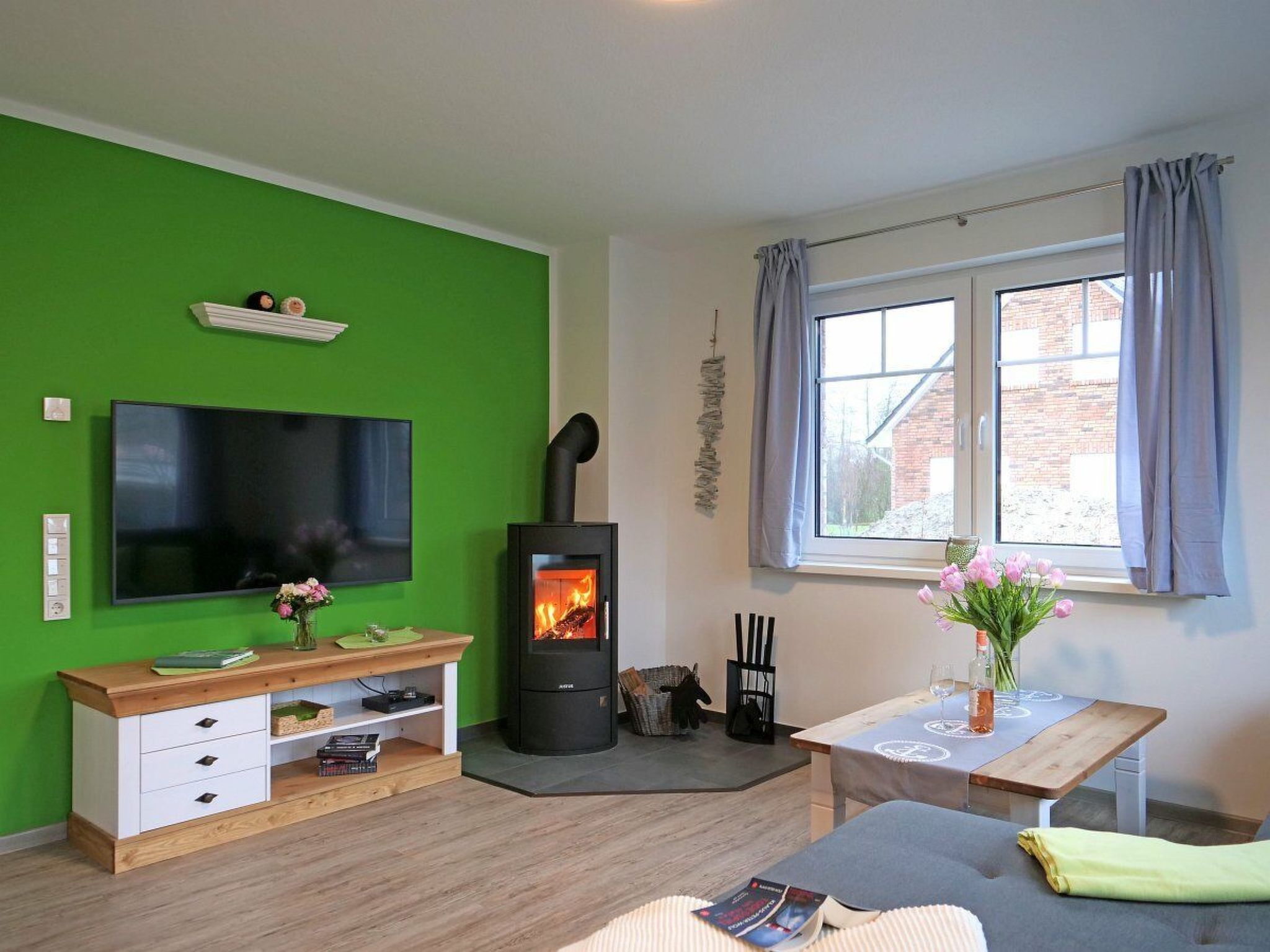 In Burhave mit Großer Terrasse-Drinnen