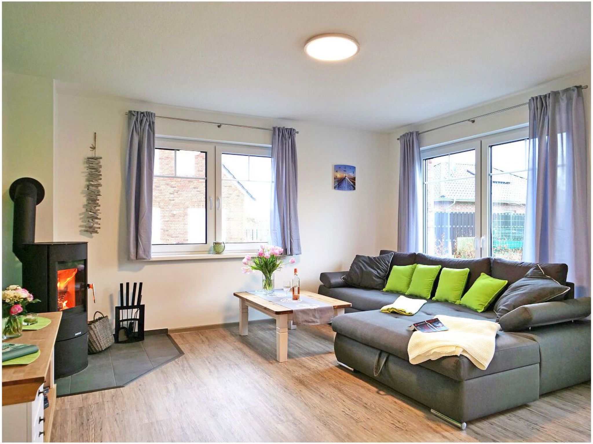 In Burhave mit Großer Terrasse-Drinnen