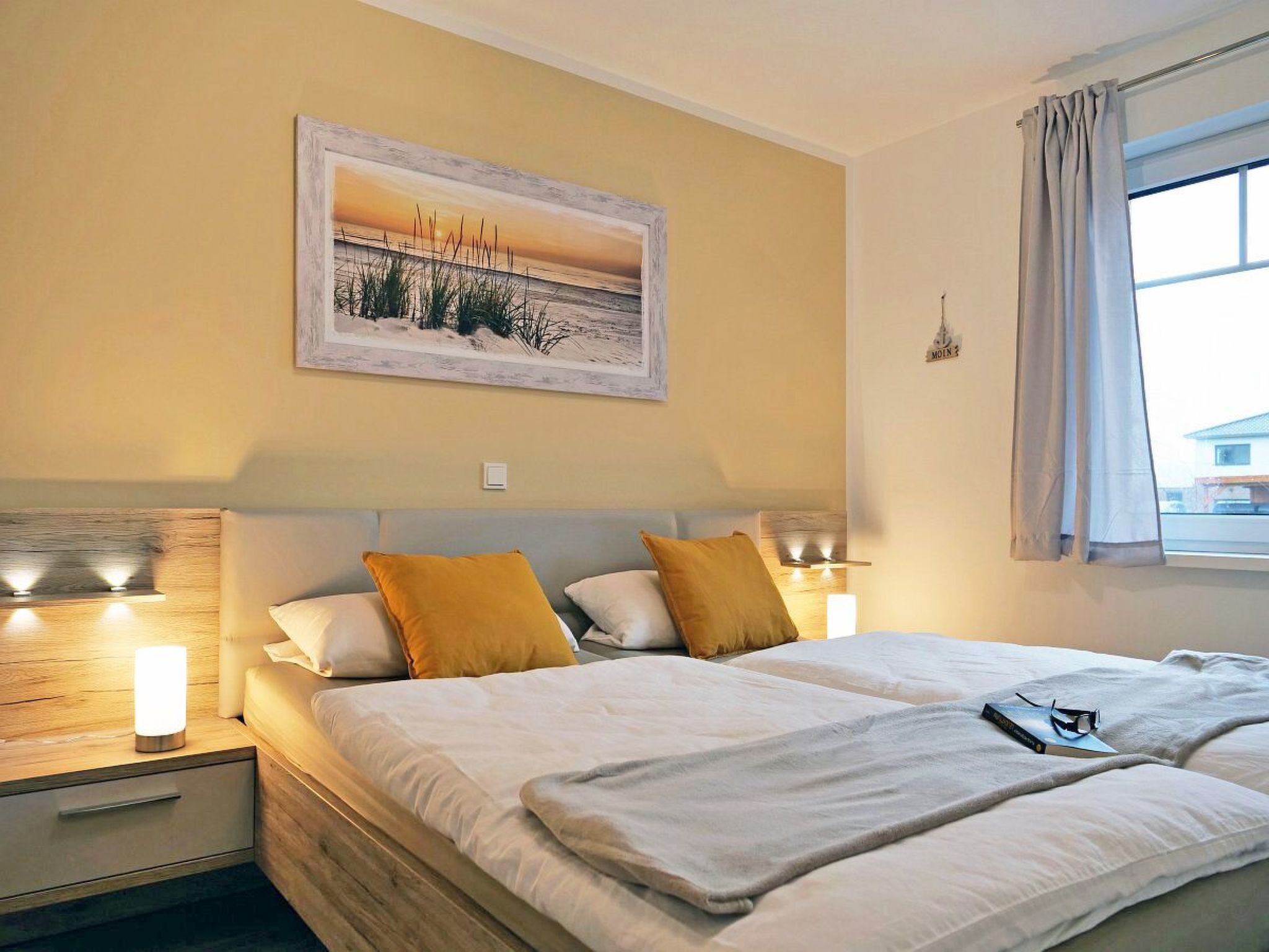 In Burhave mit Großer Terrasse-Drinnen