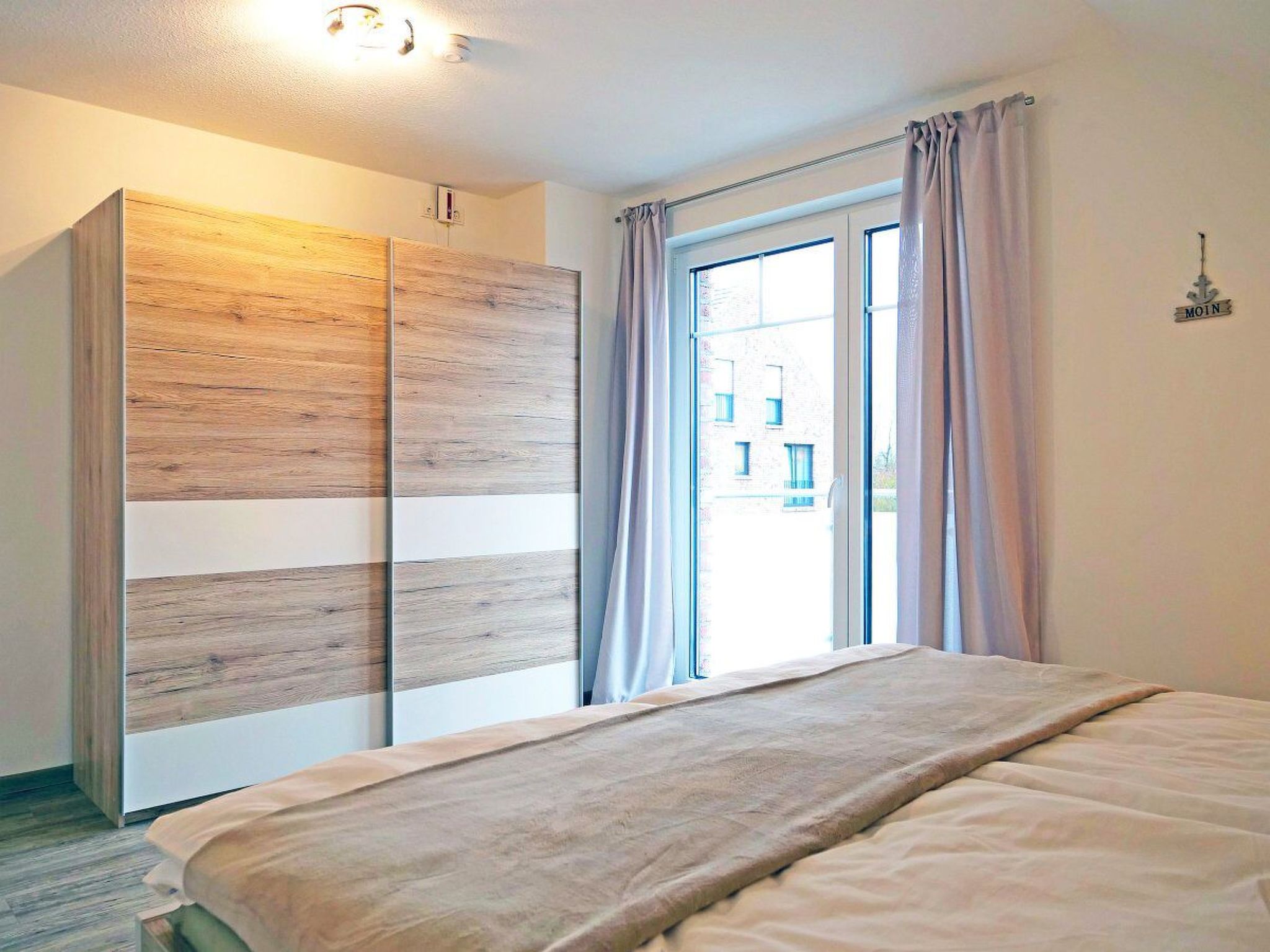 In Burhave mit Großer Terrasse-Drinnen