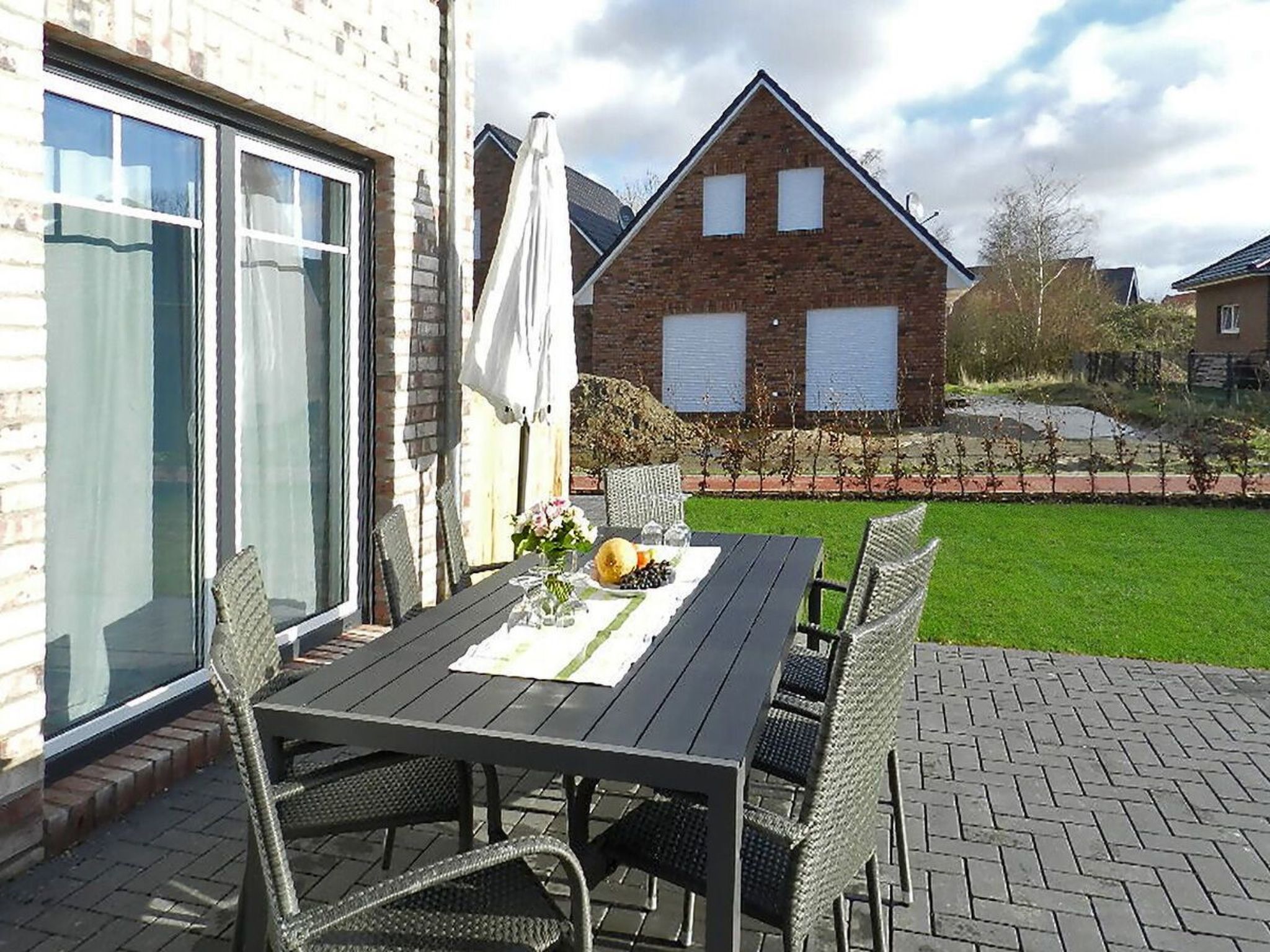 In Burhave mit Großer Terrasse-Drinnen