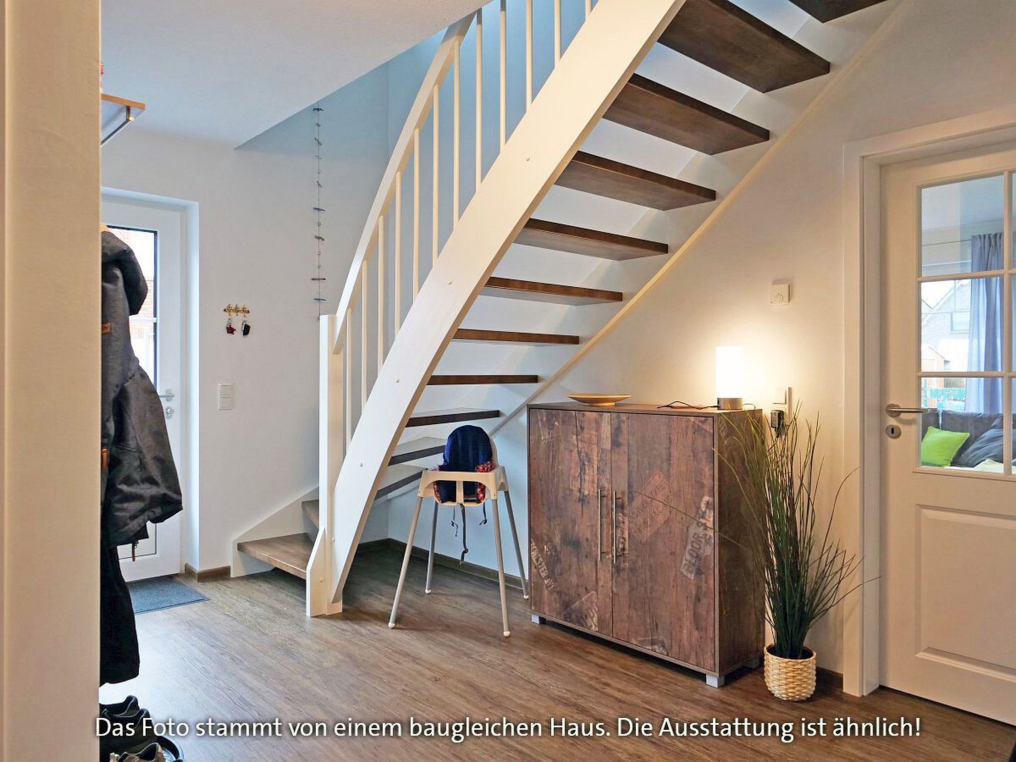 In Burhave mit Großer Terrasse-Drinnen