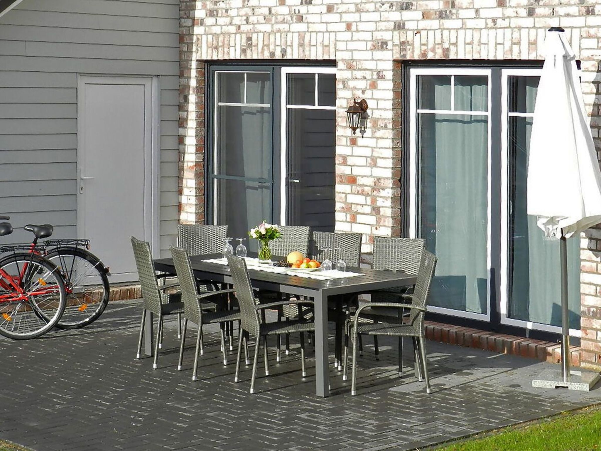 In Burhave mit Großer Terrasse-Drinnen