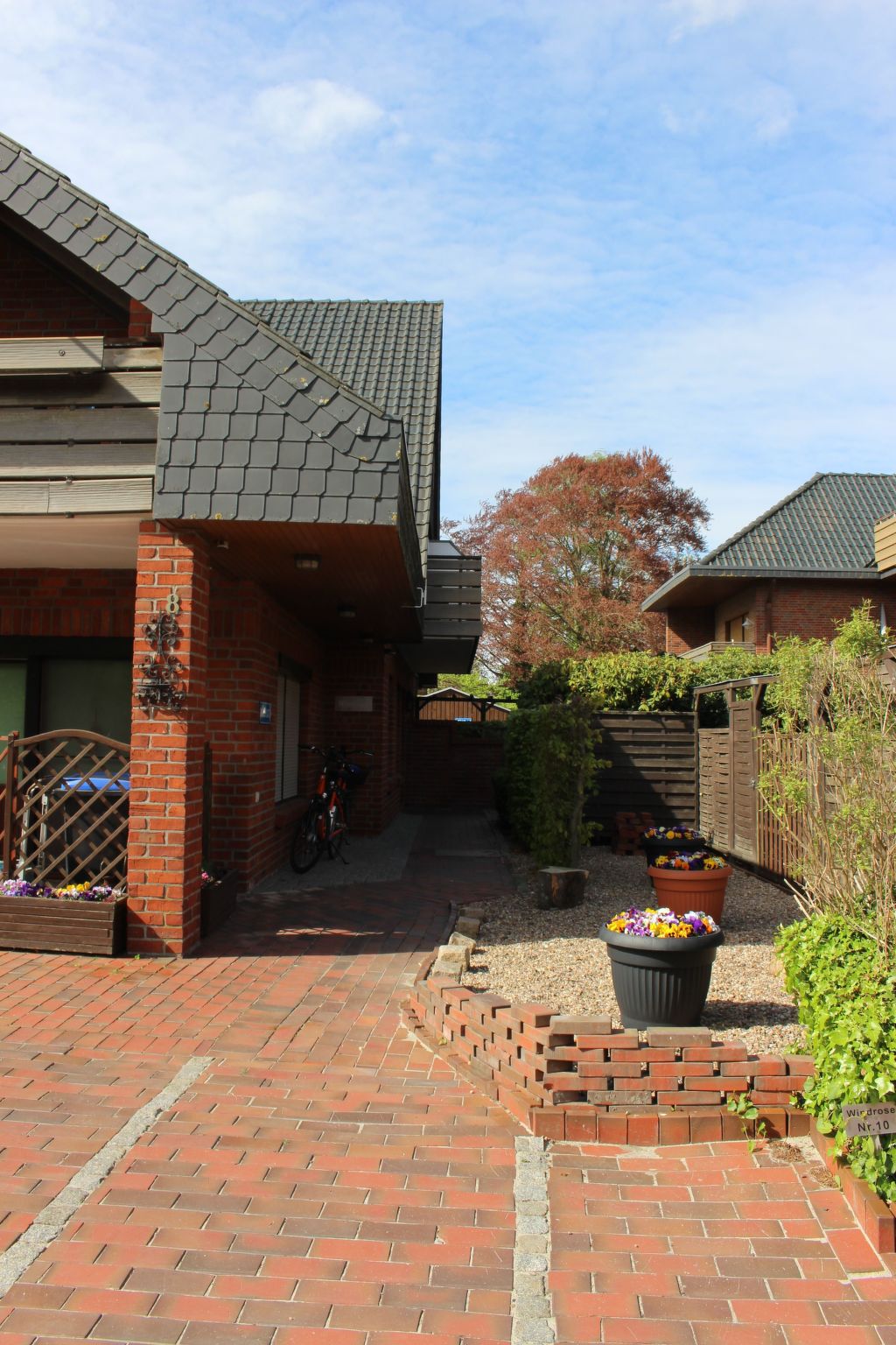 Geräumige Ferienwohnung in Burhave mit Grill, Garten und Pool-Binnen