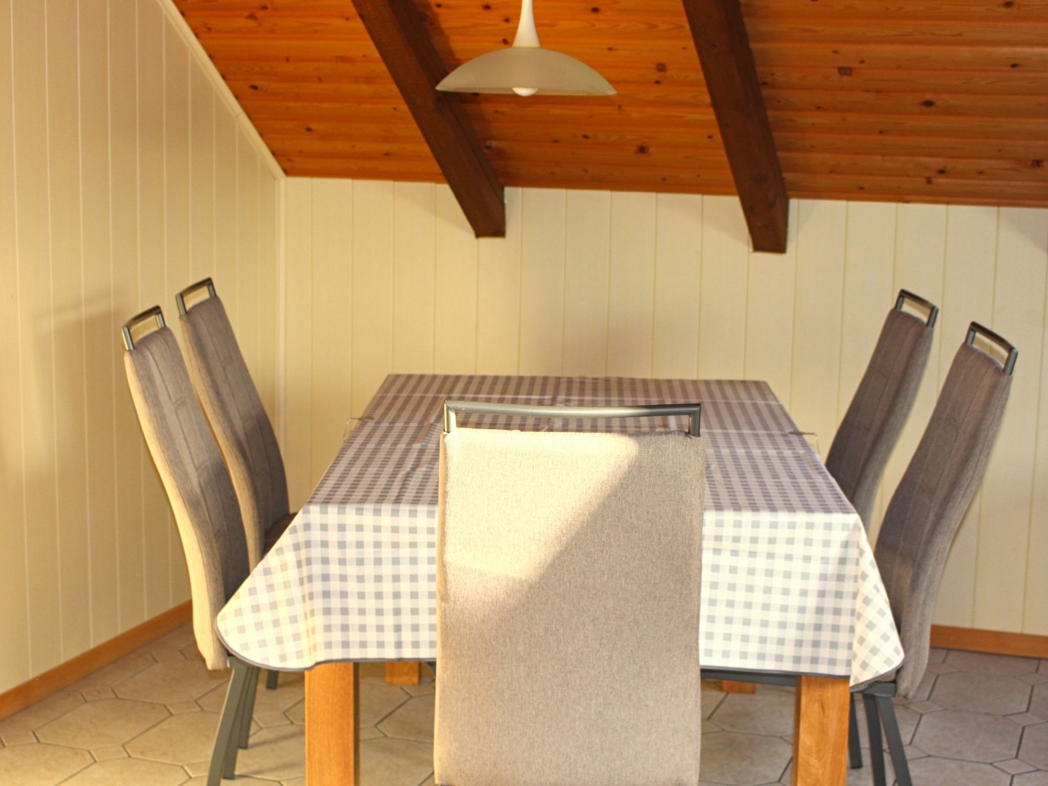 Geräumige Ferienwohnung in Burhave mit Grill, Garten und Pool-Binnen