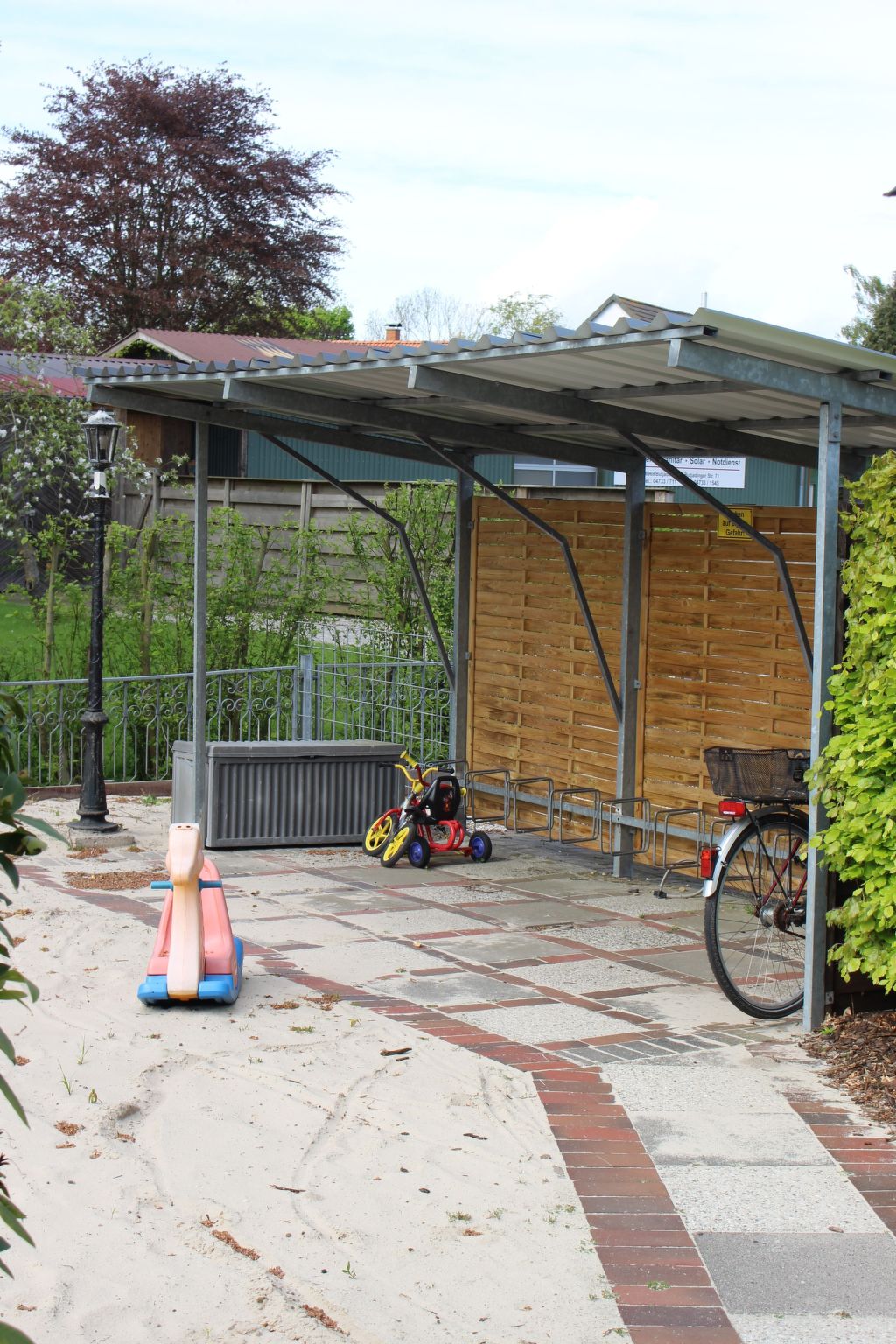 Geräumige Ferienwohnung in Burhave mit Grill, Garten und Pool-Binnen