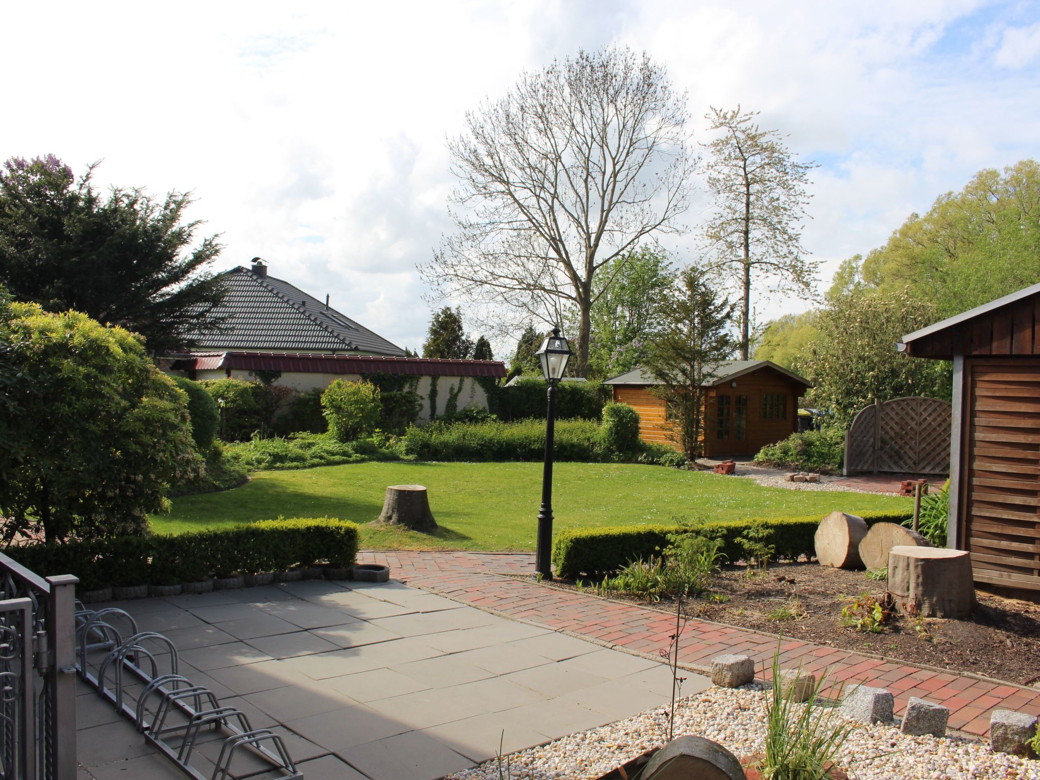 Geräumige Ferienwohnung in Burhave mit Grill, Garten und Pool-Binnen