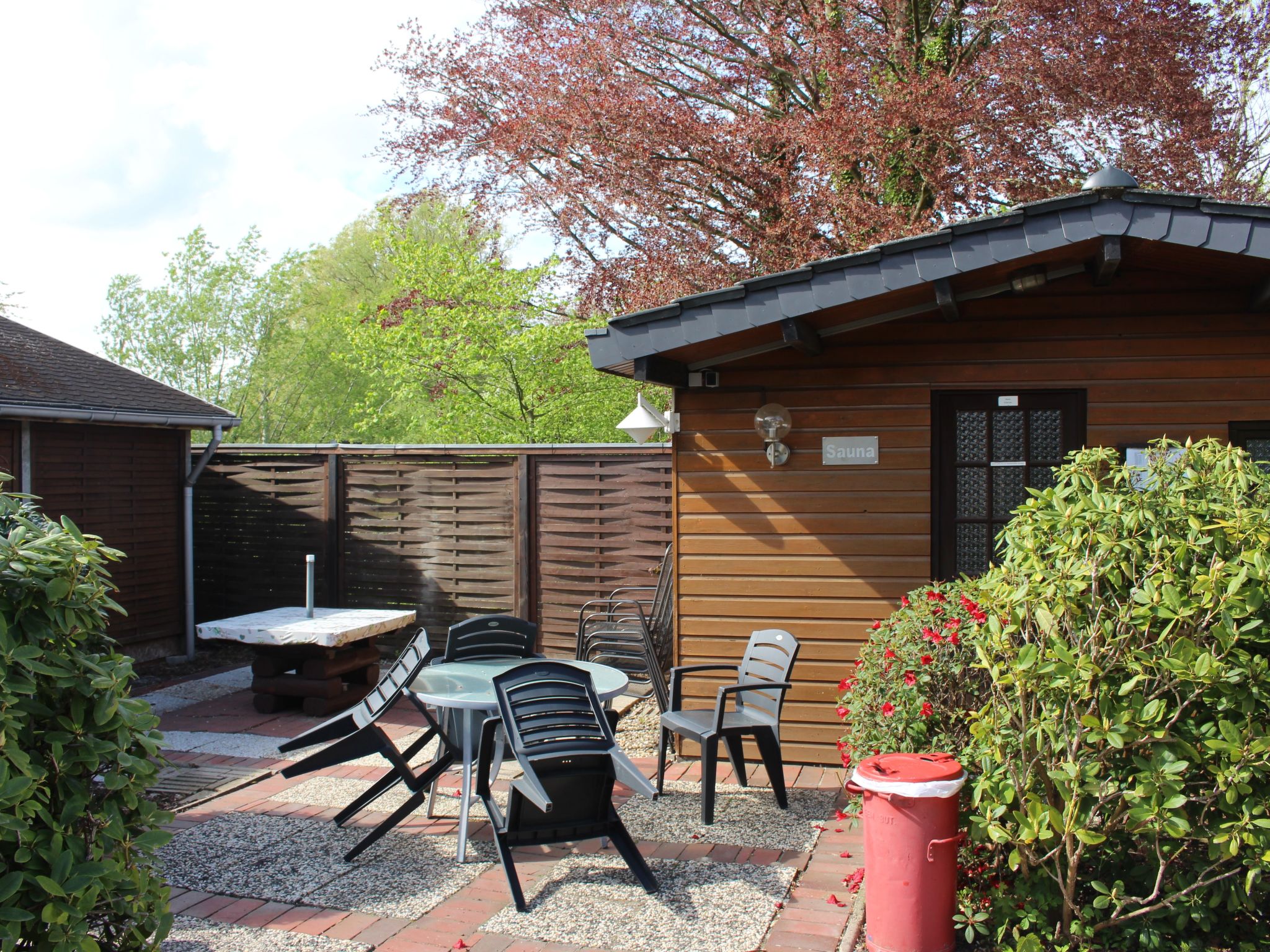 Geräumige Ferienwohnung in Burhave mit Grill, Garten und Pool-Binnen