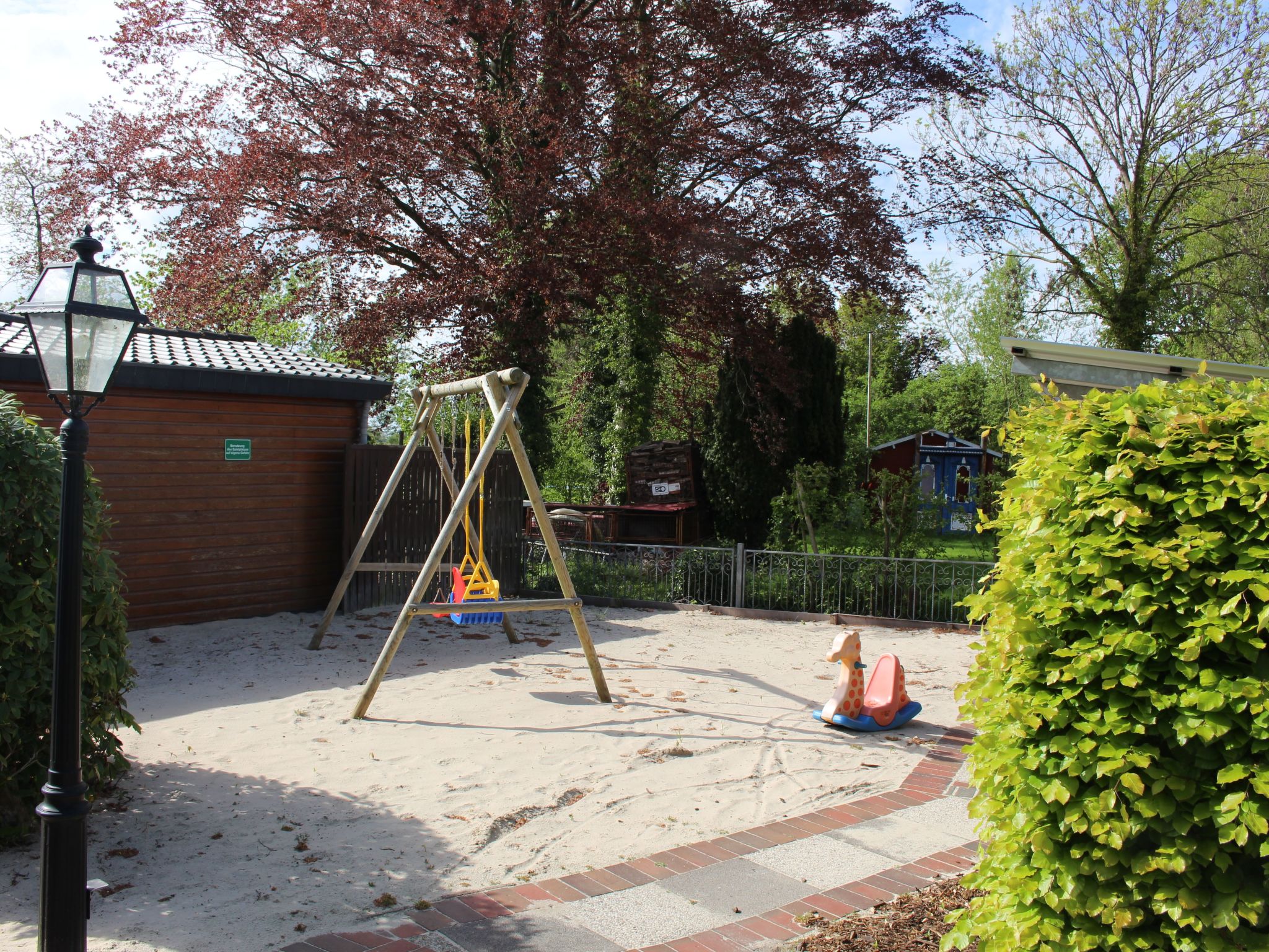 Geräumige Ferienwohnung in Burhave mit Grill, Garten und Pool-Binnen