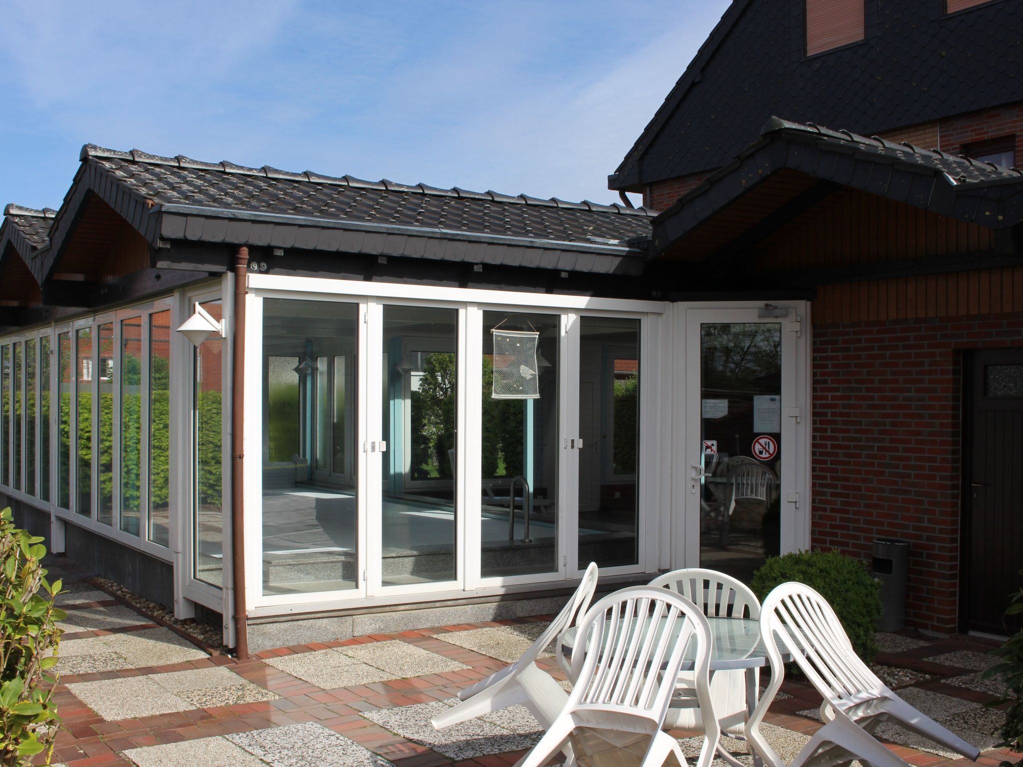 Geräumige Ferienwohnung in Burhave mit Grill, Garten und Pool-Binnen