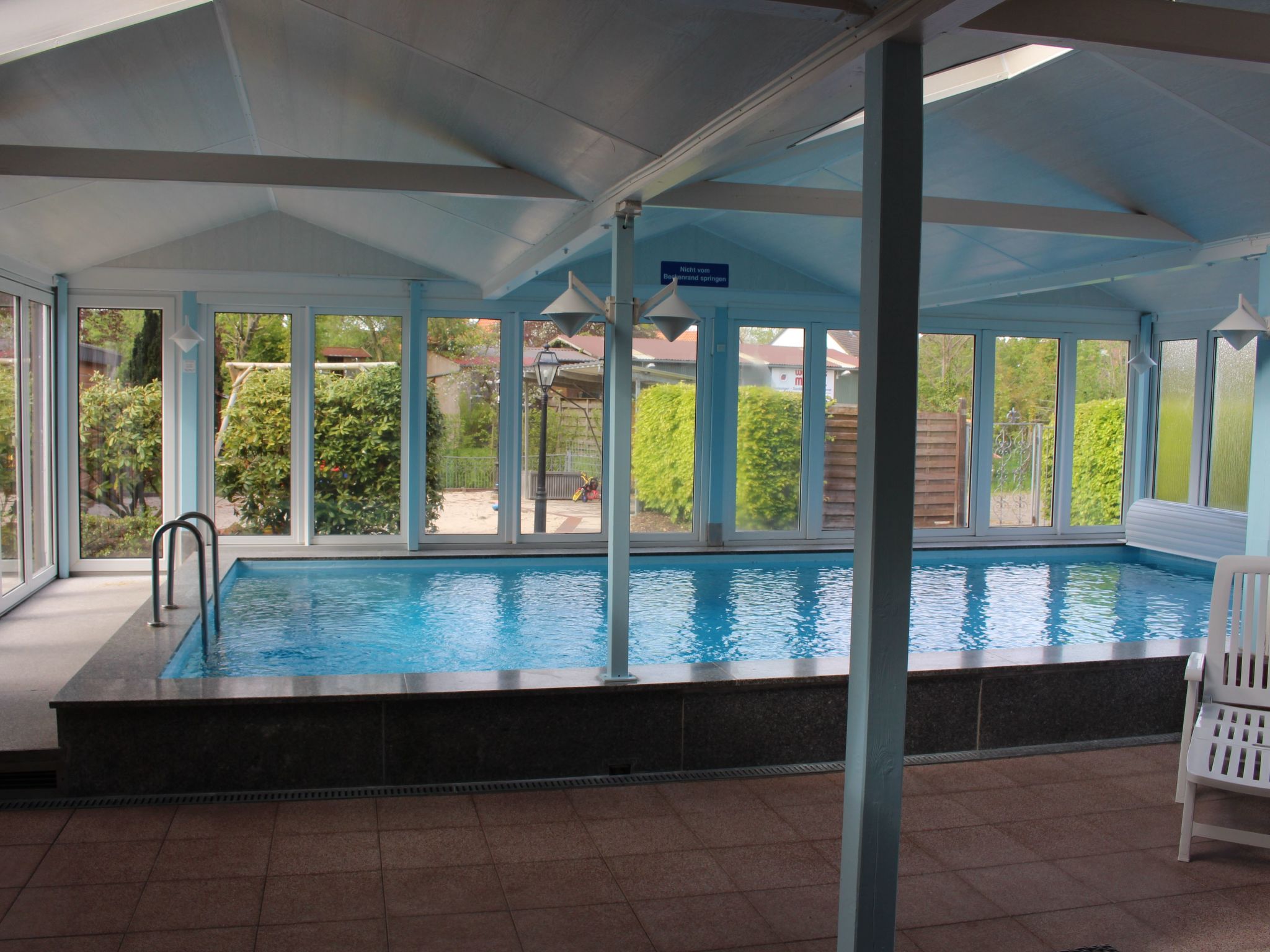 Geräumige Ferienwohnung in Burhave mit Grill, Garten und Pool-Binnen