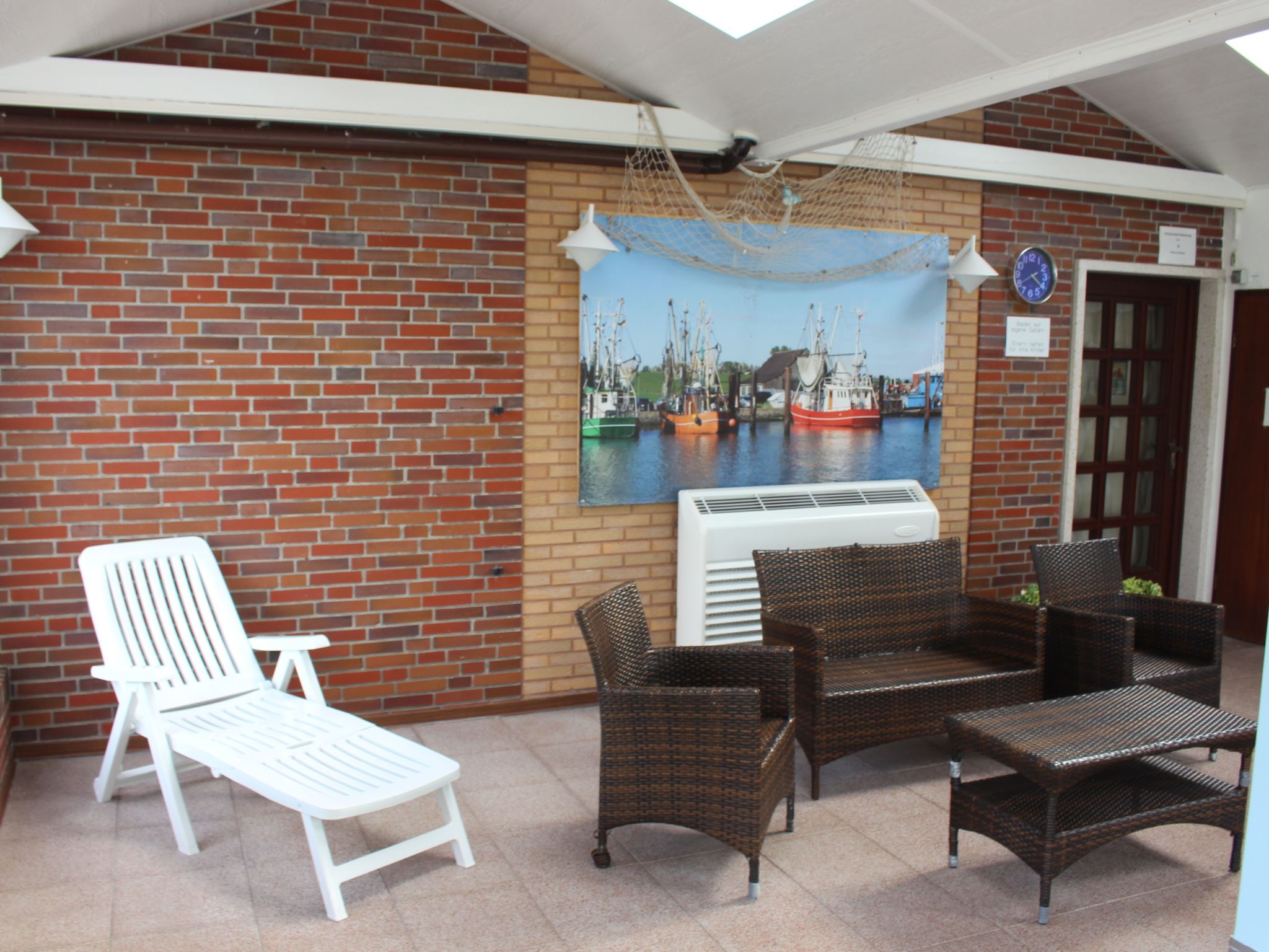 Geräumige Ferienwohnung in Burhave mit Grill, Garten und Pool-Binnen