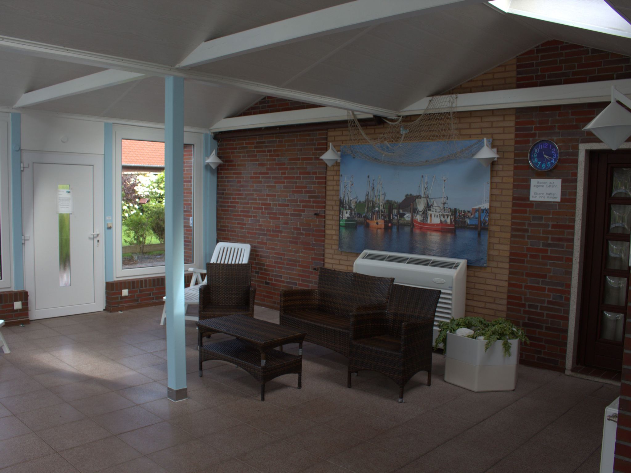 Geräumige Ferienwohnung in Burhave mit Grill, Garten und Pool-Binnen