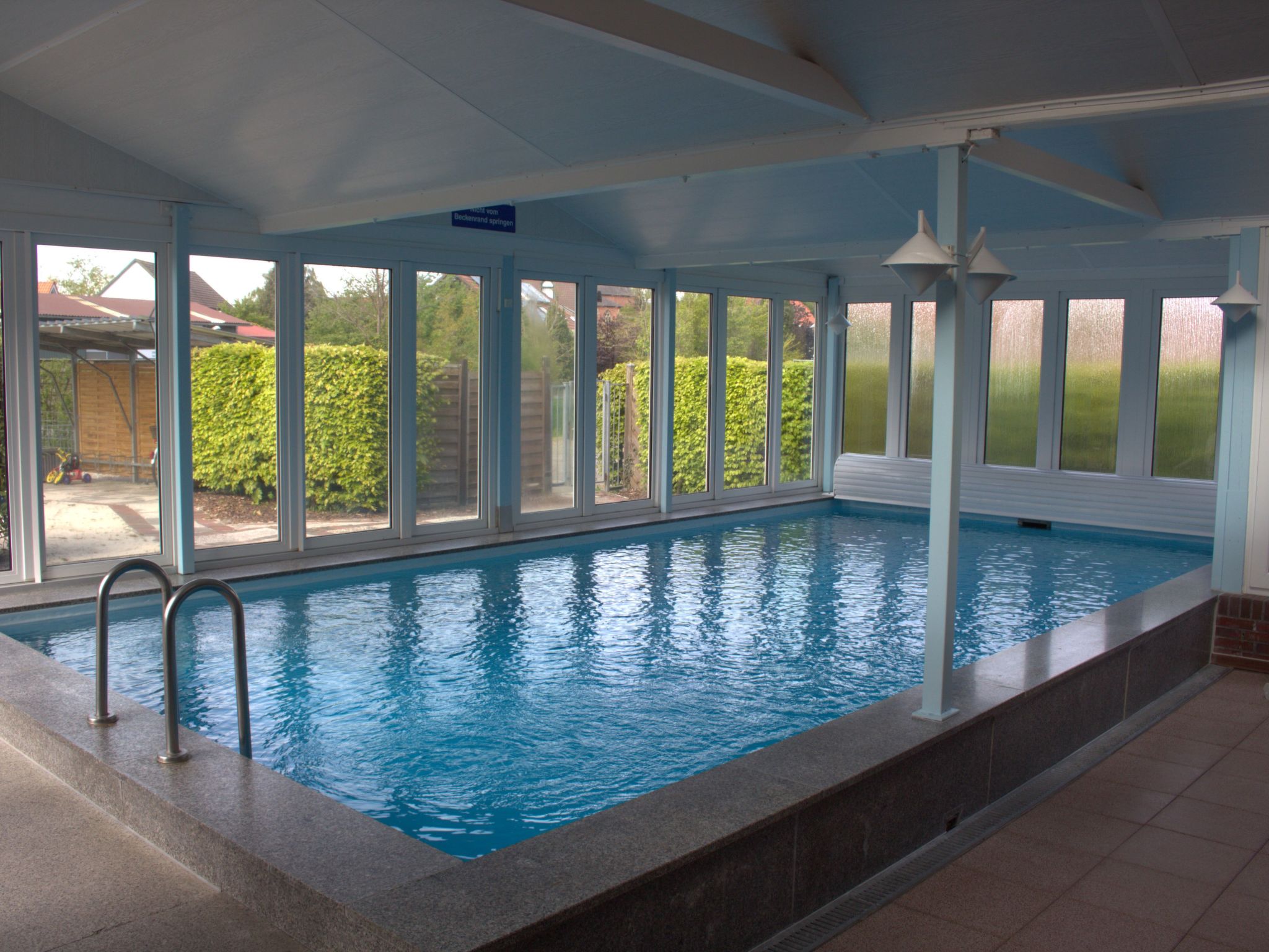 Geräumige Ferienwohnung in Burhave mit Grill, Garten und Pool-Binnen