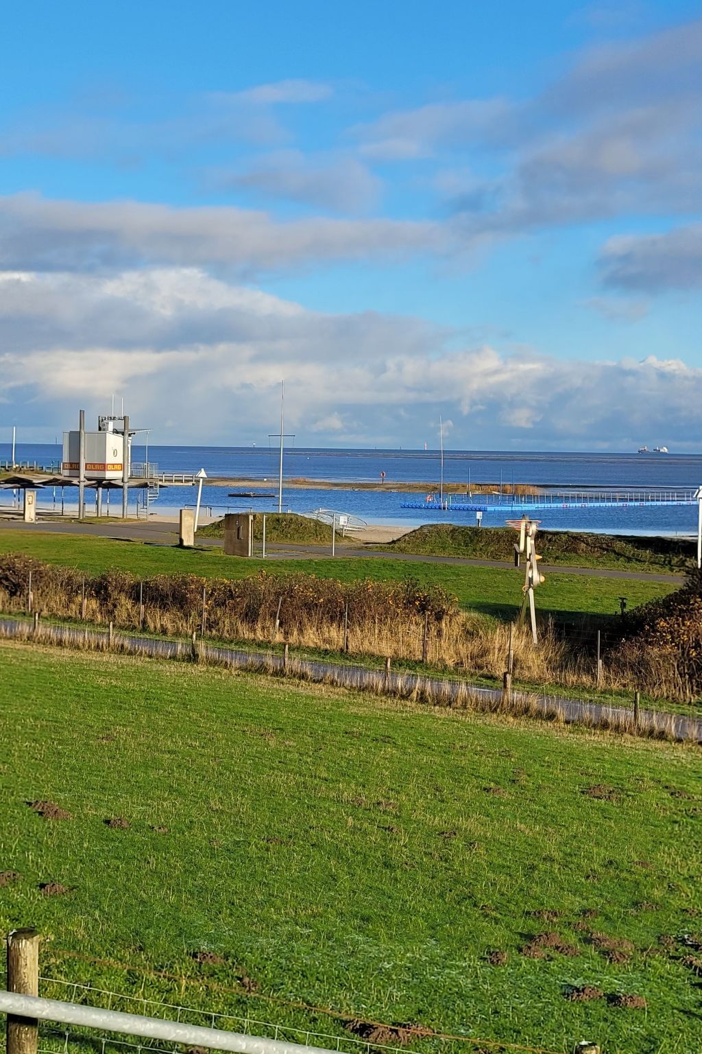In der Nähe  vom Deich und Strand-Dedans