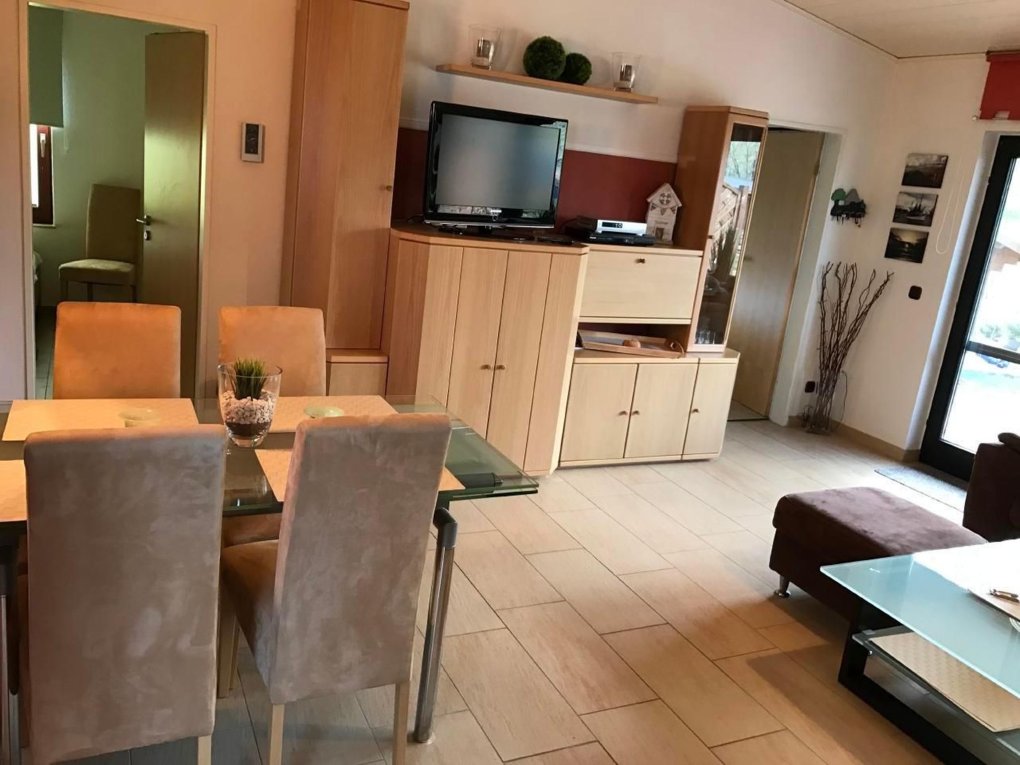 E13 Ferienhaus mit Garten, Terrasse und Deichblick-Binnen