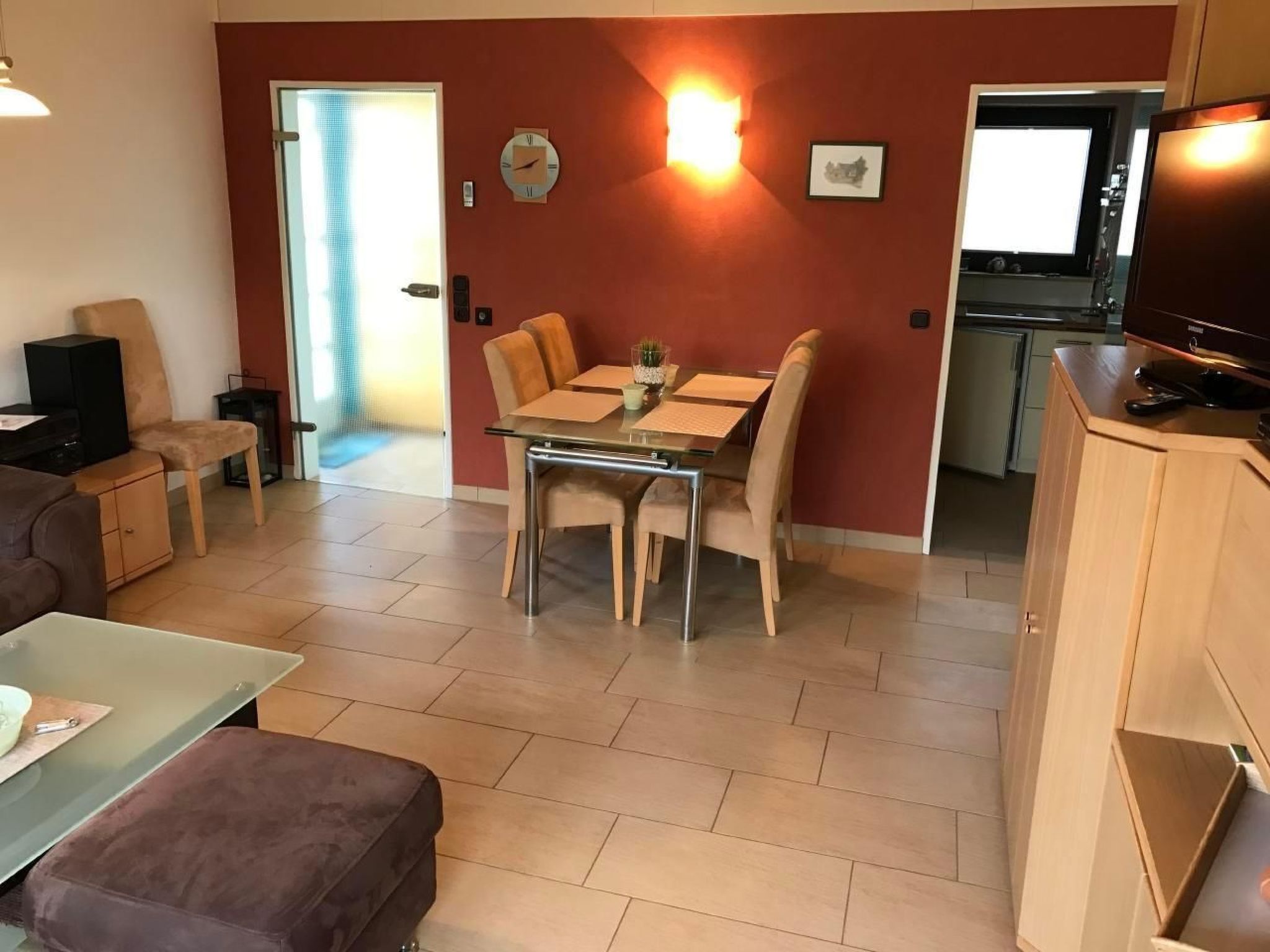 E13 Ferienhaus mit Garten, Terrasse und Deichblick-Binnen