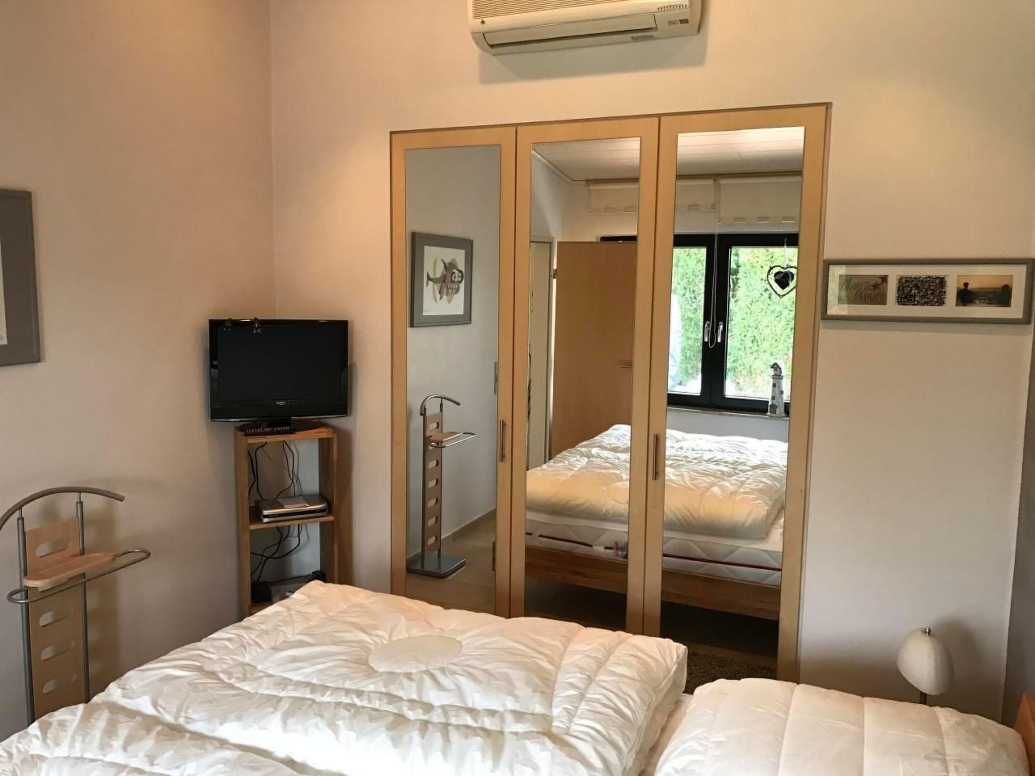 E13 Ferienhaus mit Garten, Terrasse und Deichblick-Binnen