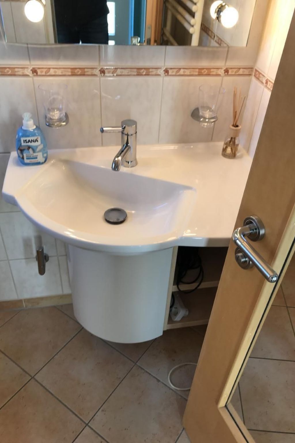 E13 Ferienhaus mit Garten, Terrasse und Deichblick-Binnen