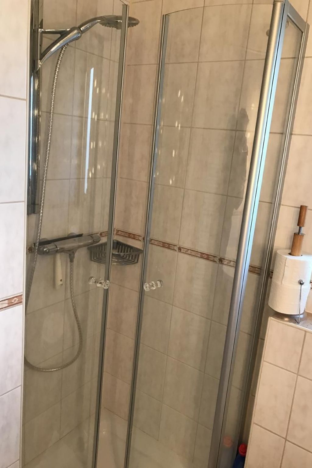 E13 Ferienhaus mit Garten, Terrasse und Deichblick-Binnen