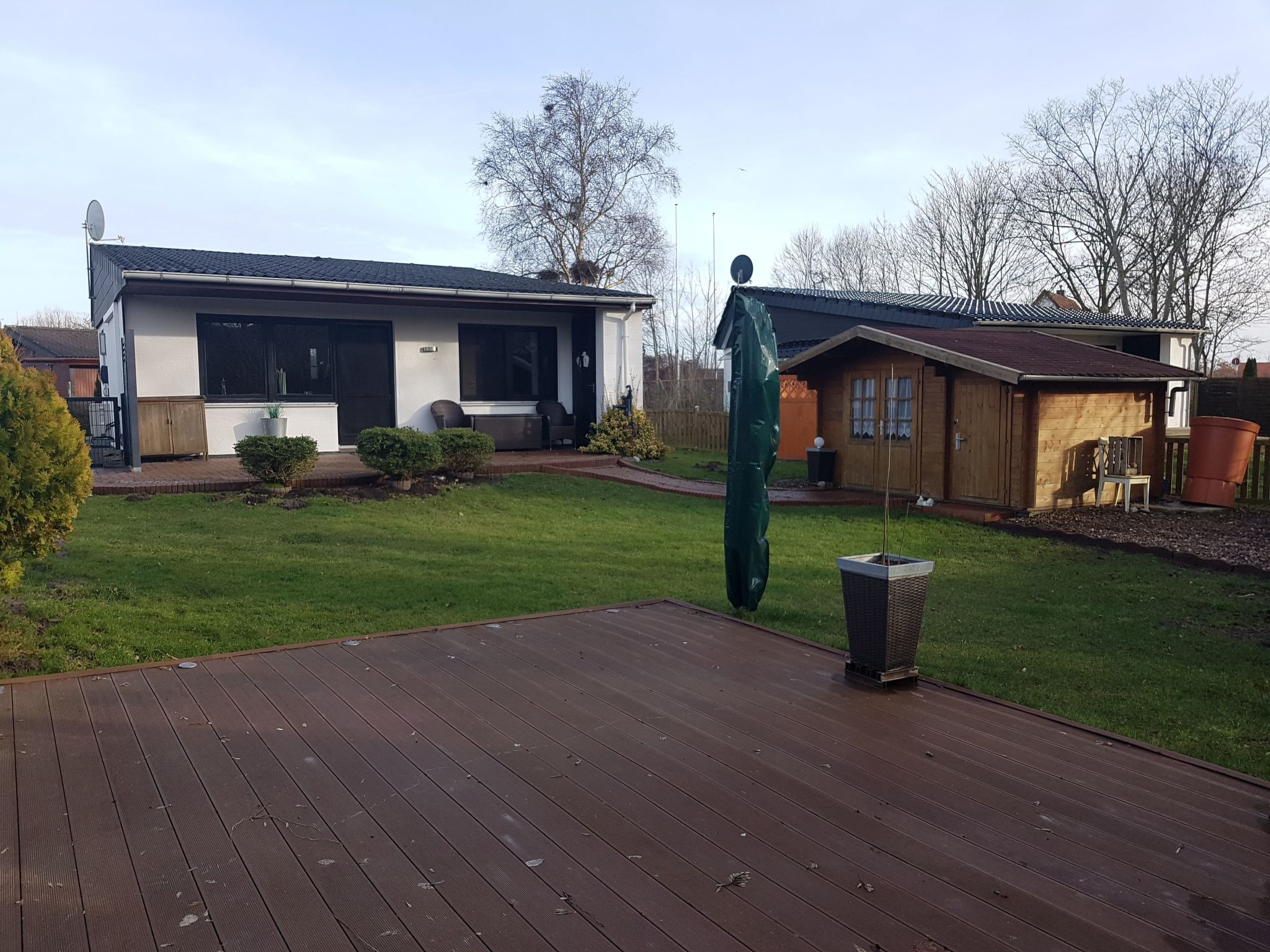 E13 Ferienhaus mit Garten, Terrasse und Deichblick-Binnen