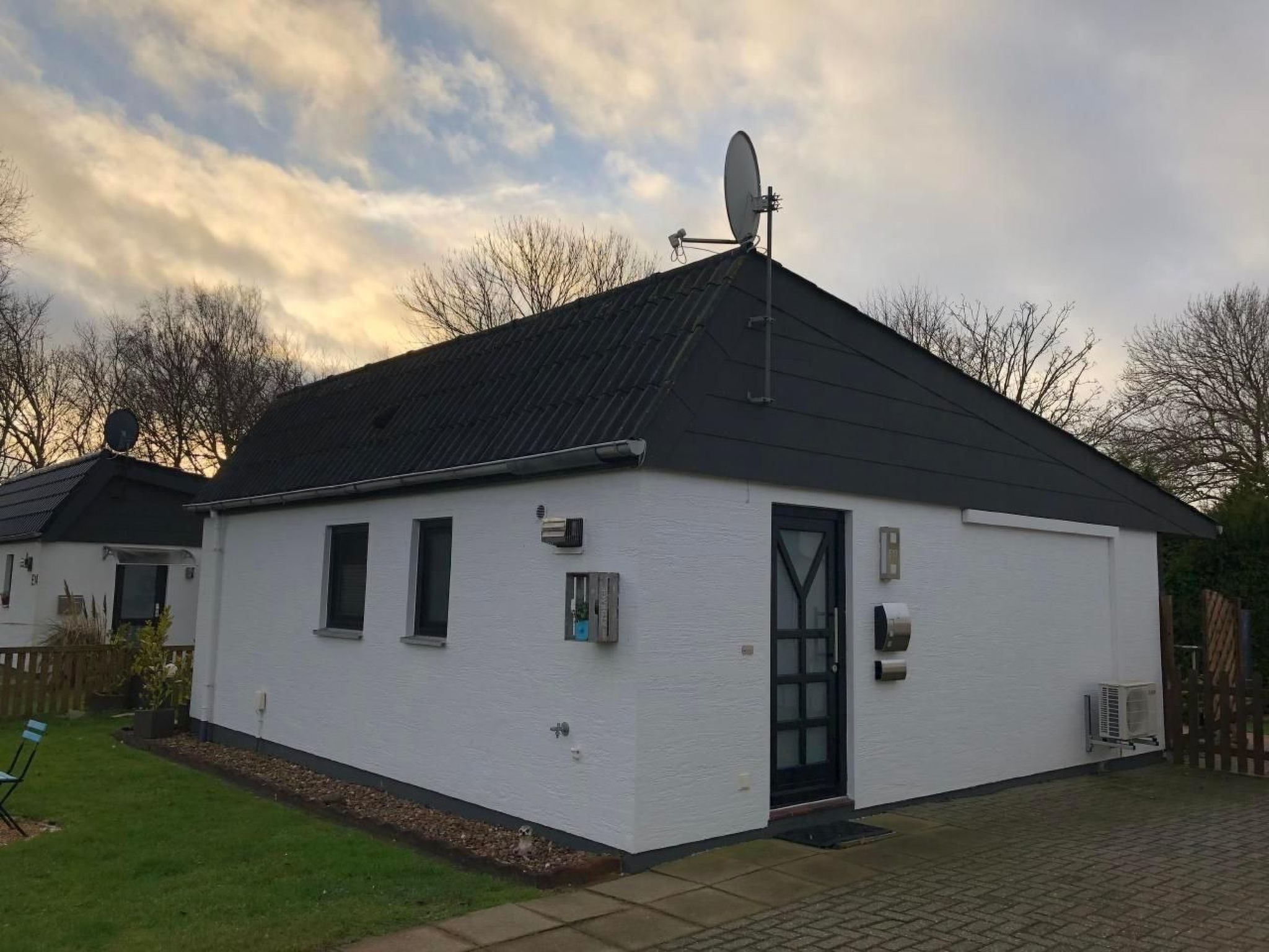 E13 Ferienhaus mit Garten, Terrasse und Deichblick-Binnen