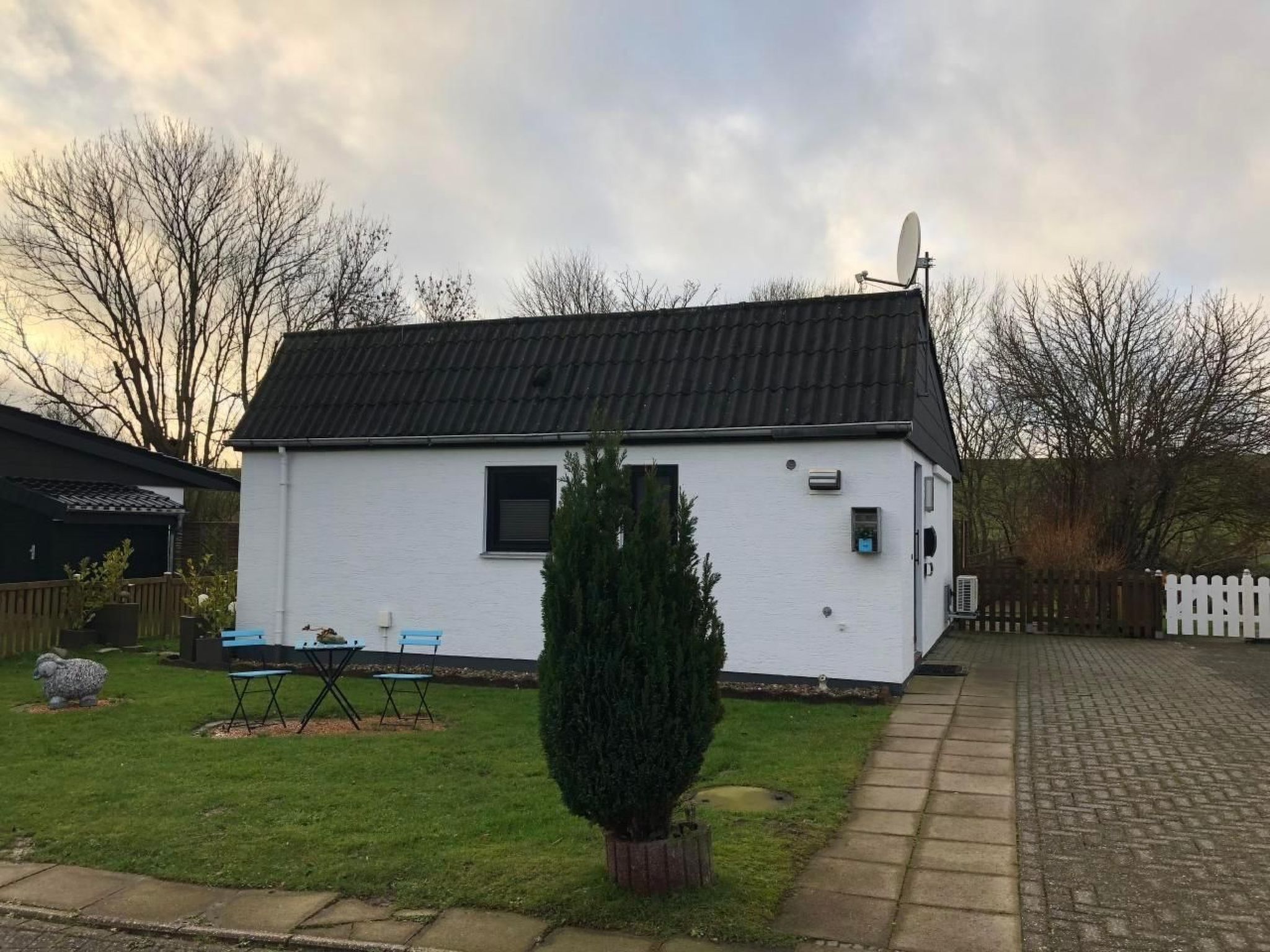 E13 Ferienhaus mit Garten, Terrasse und Deichblick-Binnen