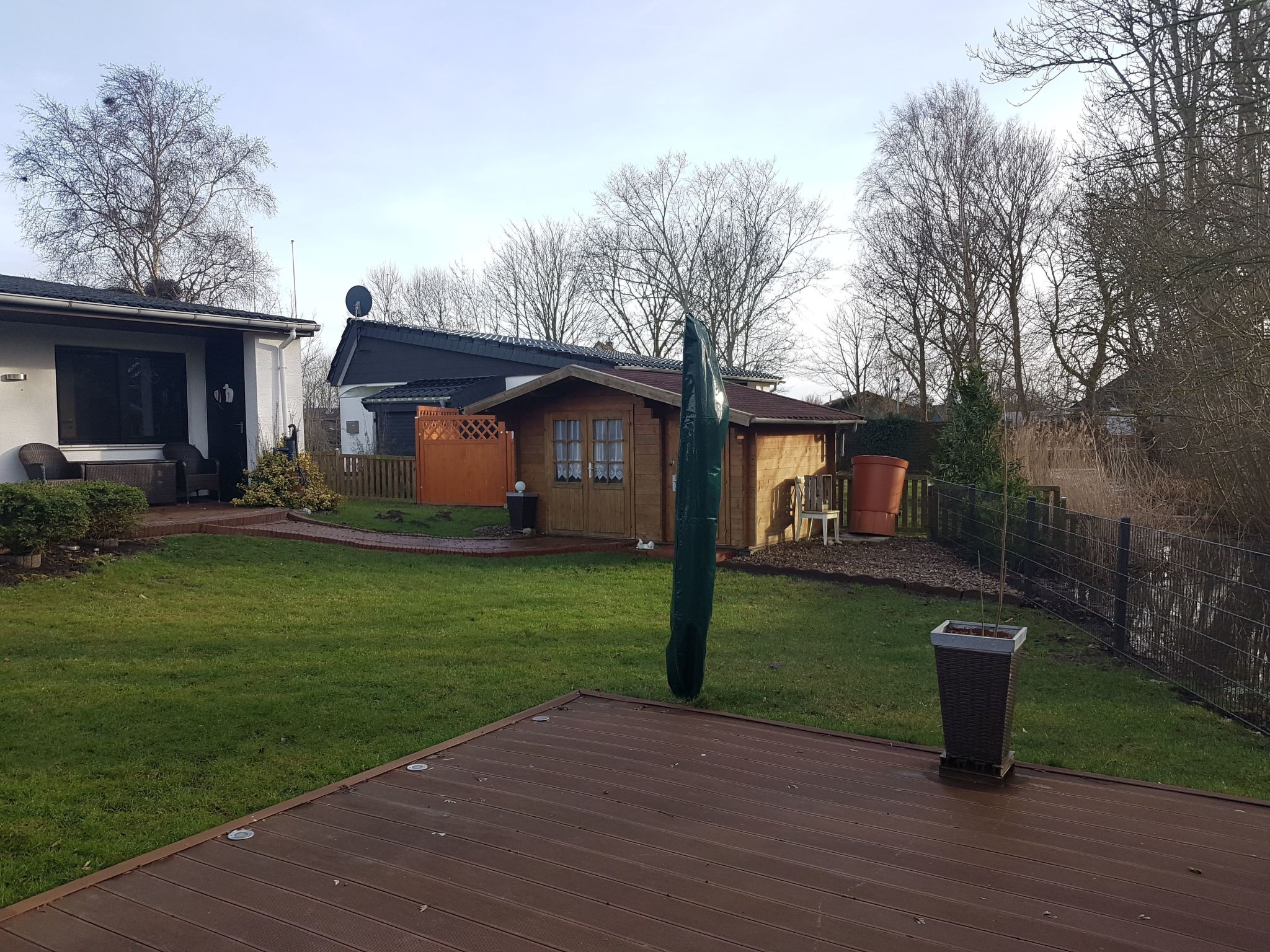 E13 Ferienhaus mit Garten, Terrasse und Deichblick-Binnen