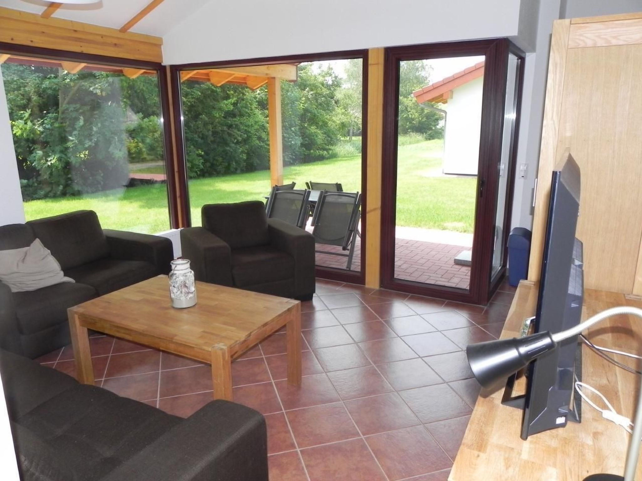 E18 Ferienhaus mit Garten und Terrasse-Binnen