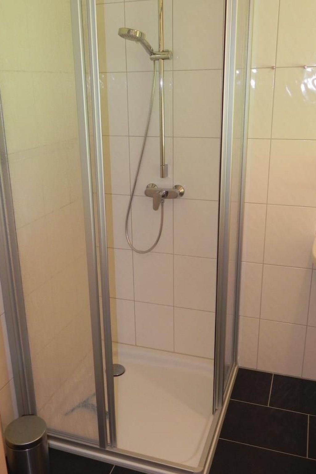 E18 Ferienhaus mit Garten und Terrasse-Binnen