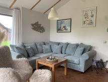 M1 Ferienhaus mit Garten, Terrasse und Carport