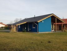 E21 Freistehendes Haus mit Garten und Deichblick