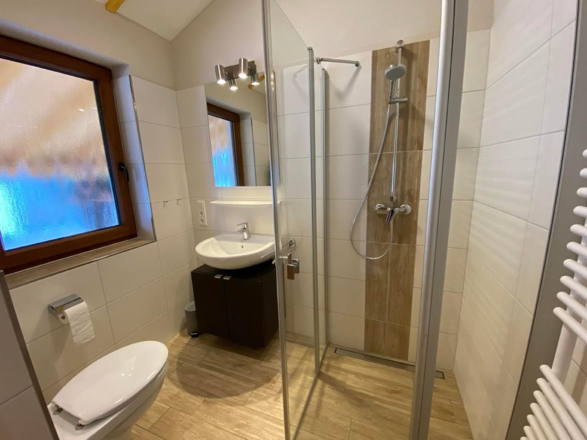 N5 Eingezäuntes Ferienhaus mit ebenerdiger Dusche-Binnen