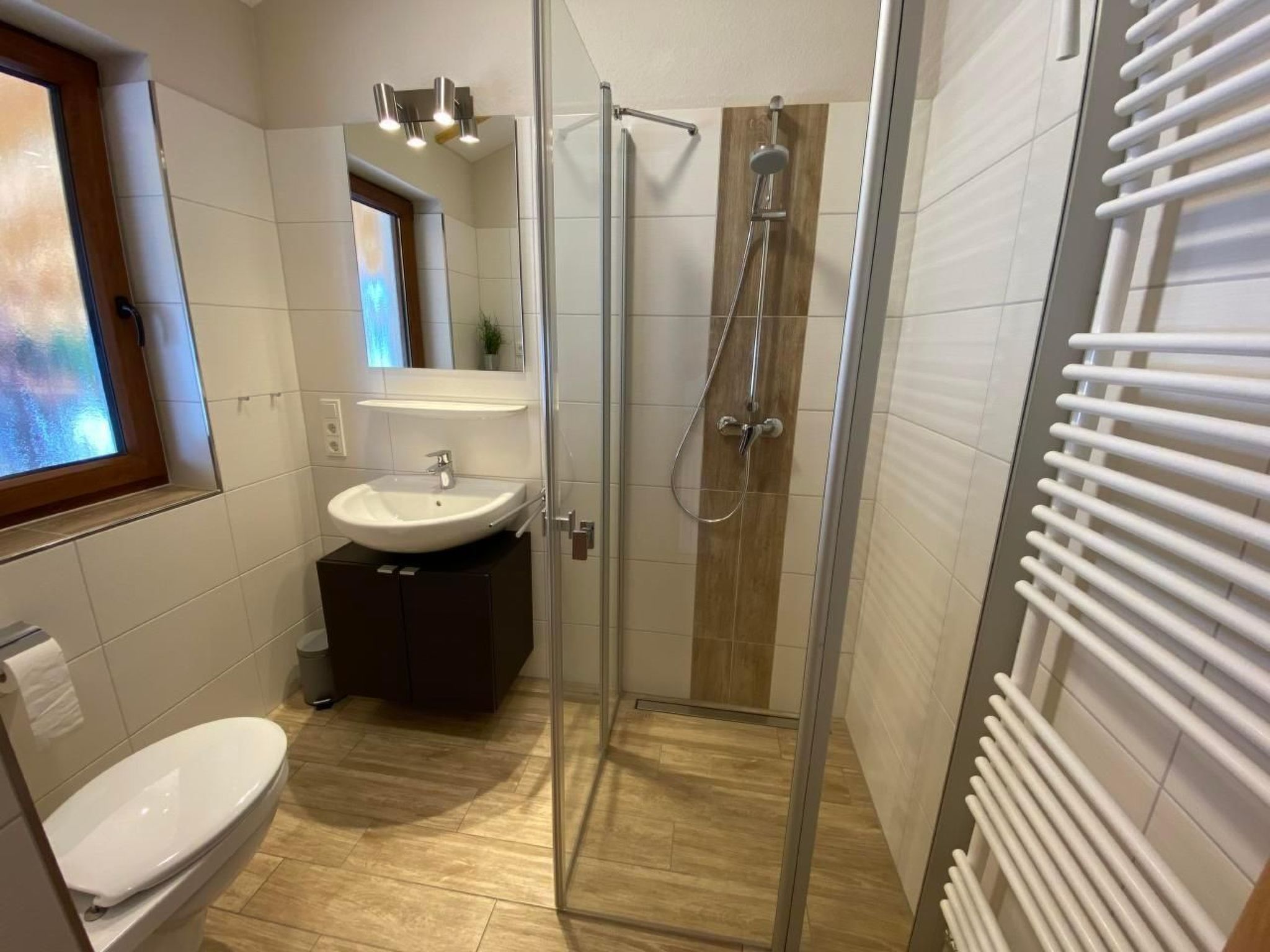 N5 Eingezäuntes Ferienhaus mit ebenerdiger Dusche-Binnen