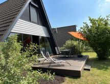 mit Garten, Grill und Terrasse