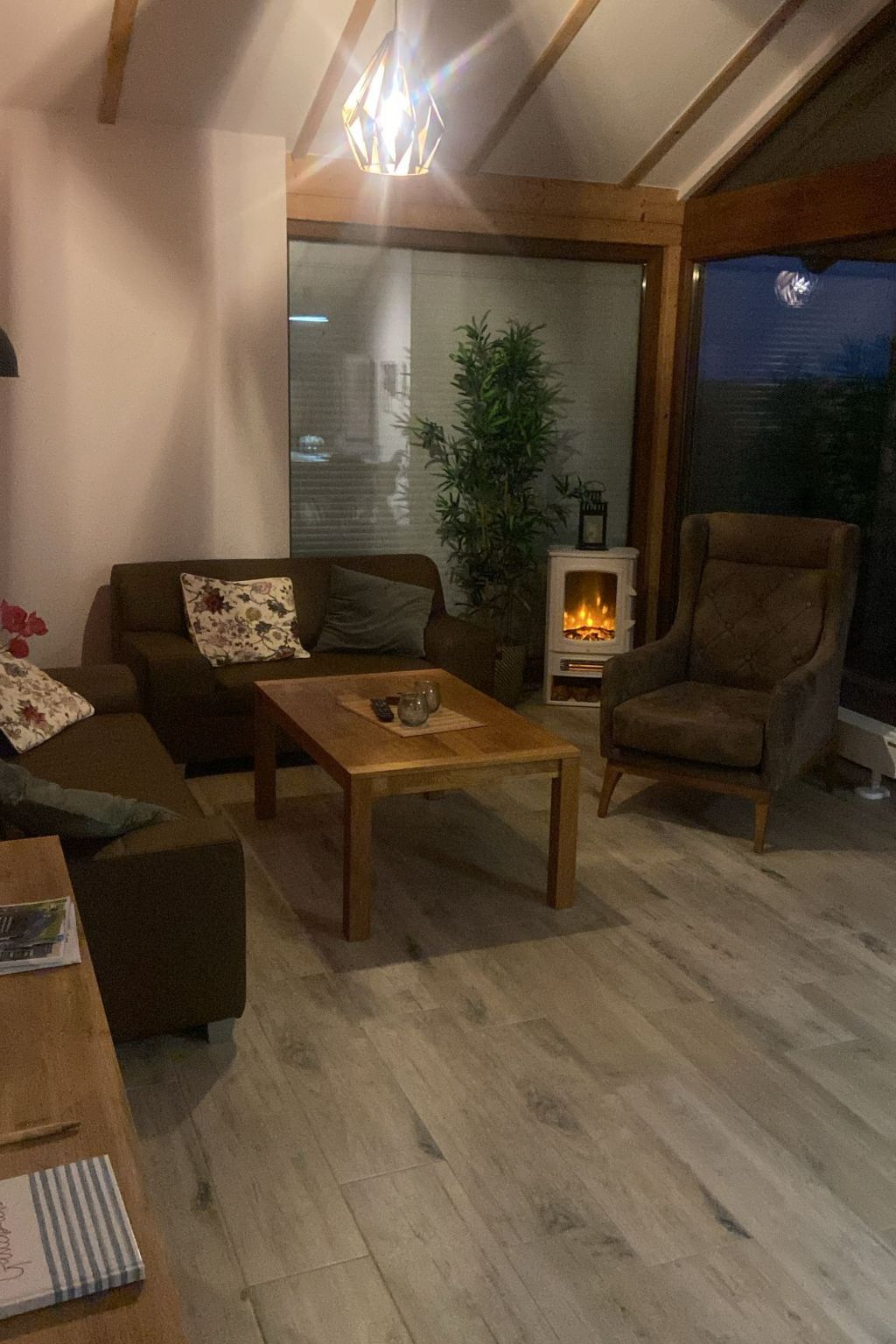 G9 eingezäuntes Haus in Randlage mit Weitblick-Inside