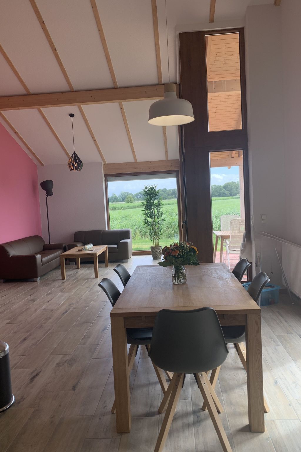 G9 eingezäuntes Haus in Randlage mit Weitblick-Inside