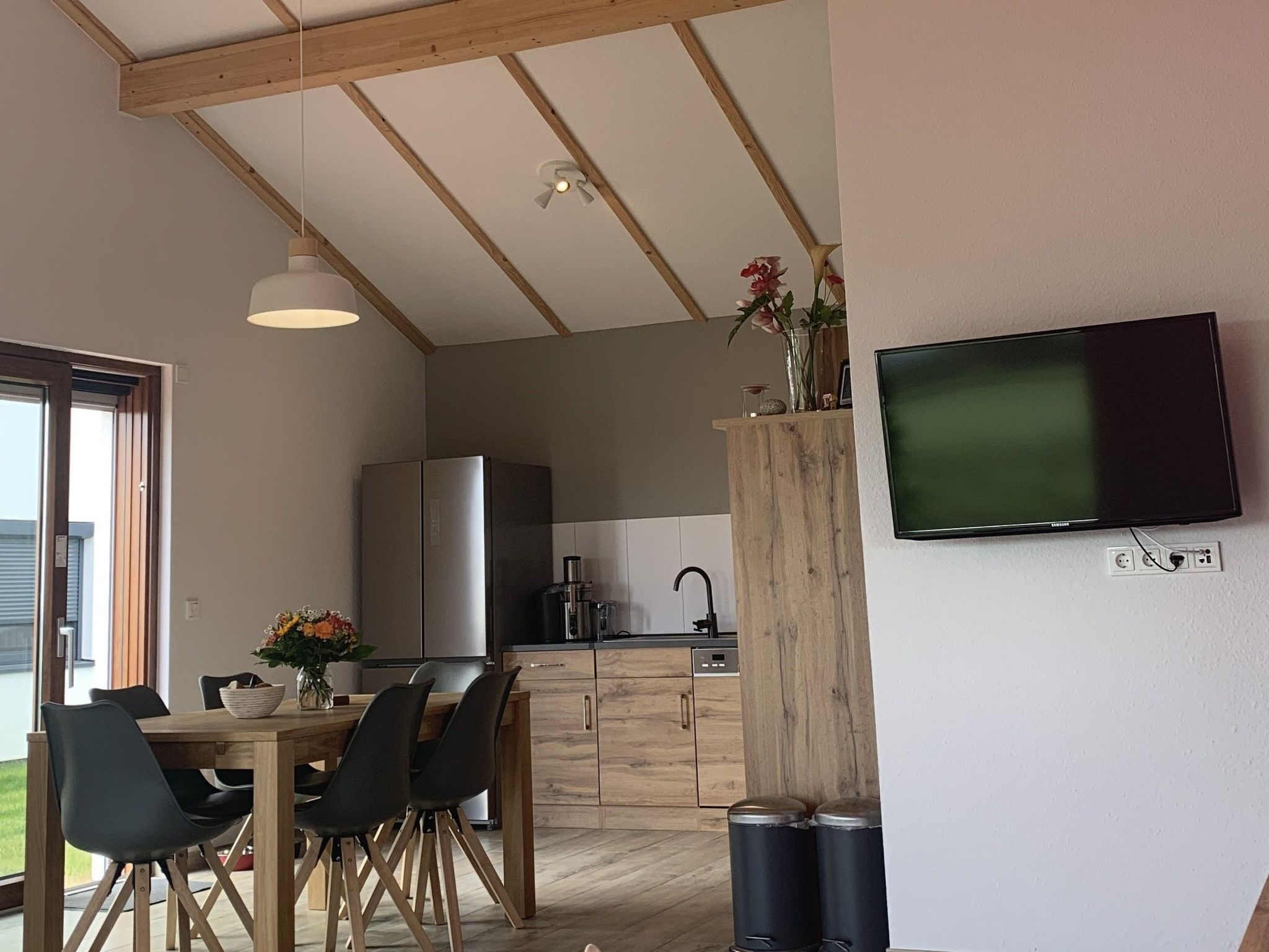 G9 eingezäuntes Haus in Randlage mit Weitblick-Inside