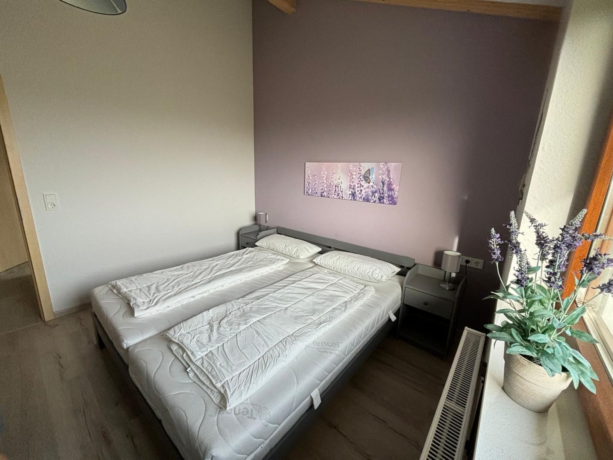 G9 eingezäuntes Haus in Randlage mit Weitblick-Inside