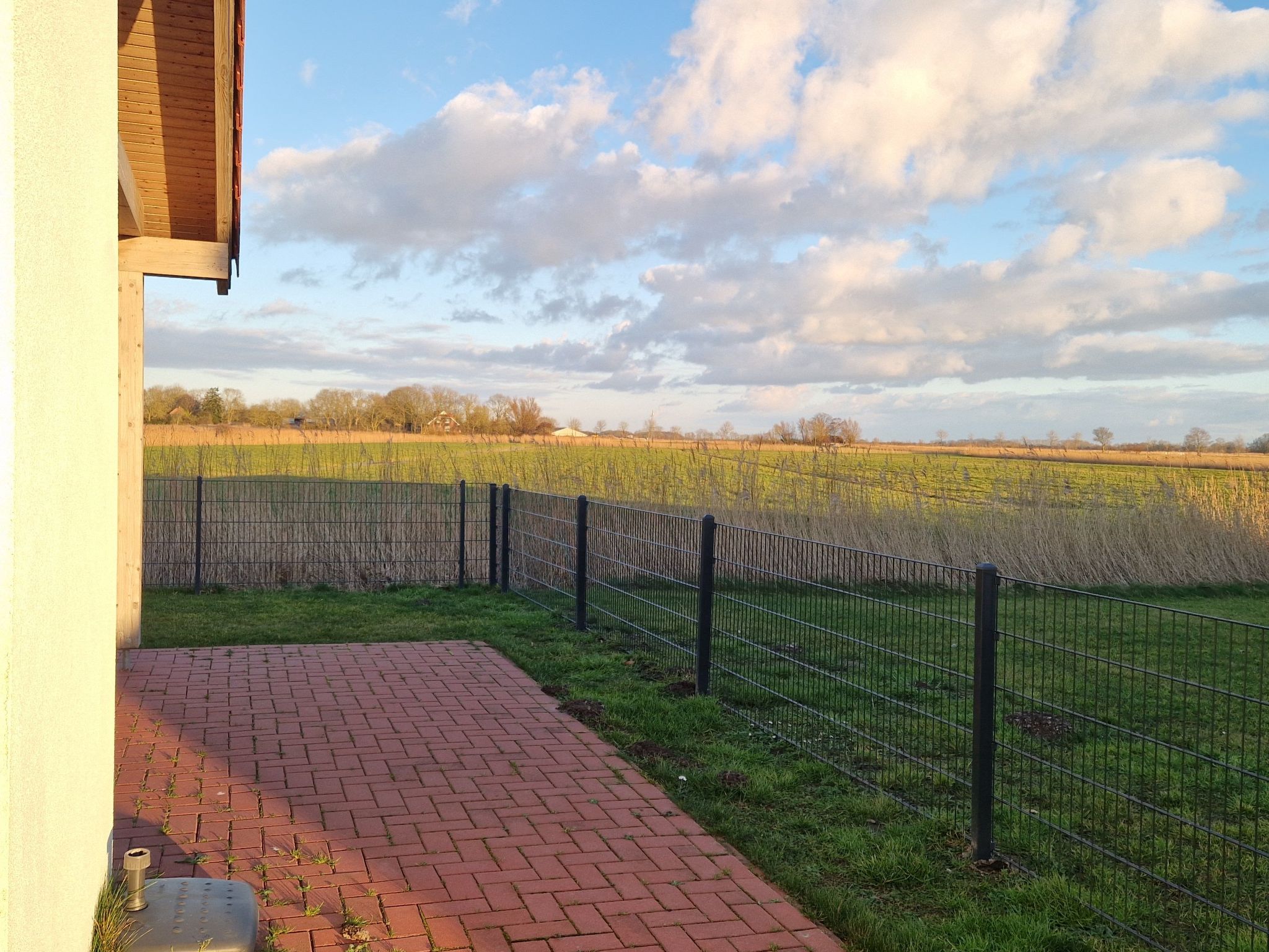 G9 eingezäuntes Haus in Randlage mit Weitblick-Inside