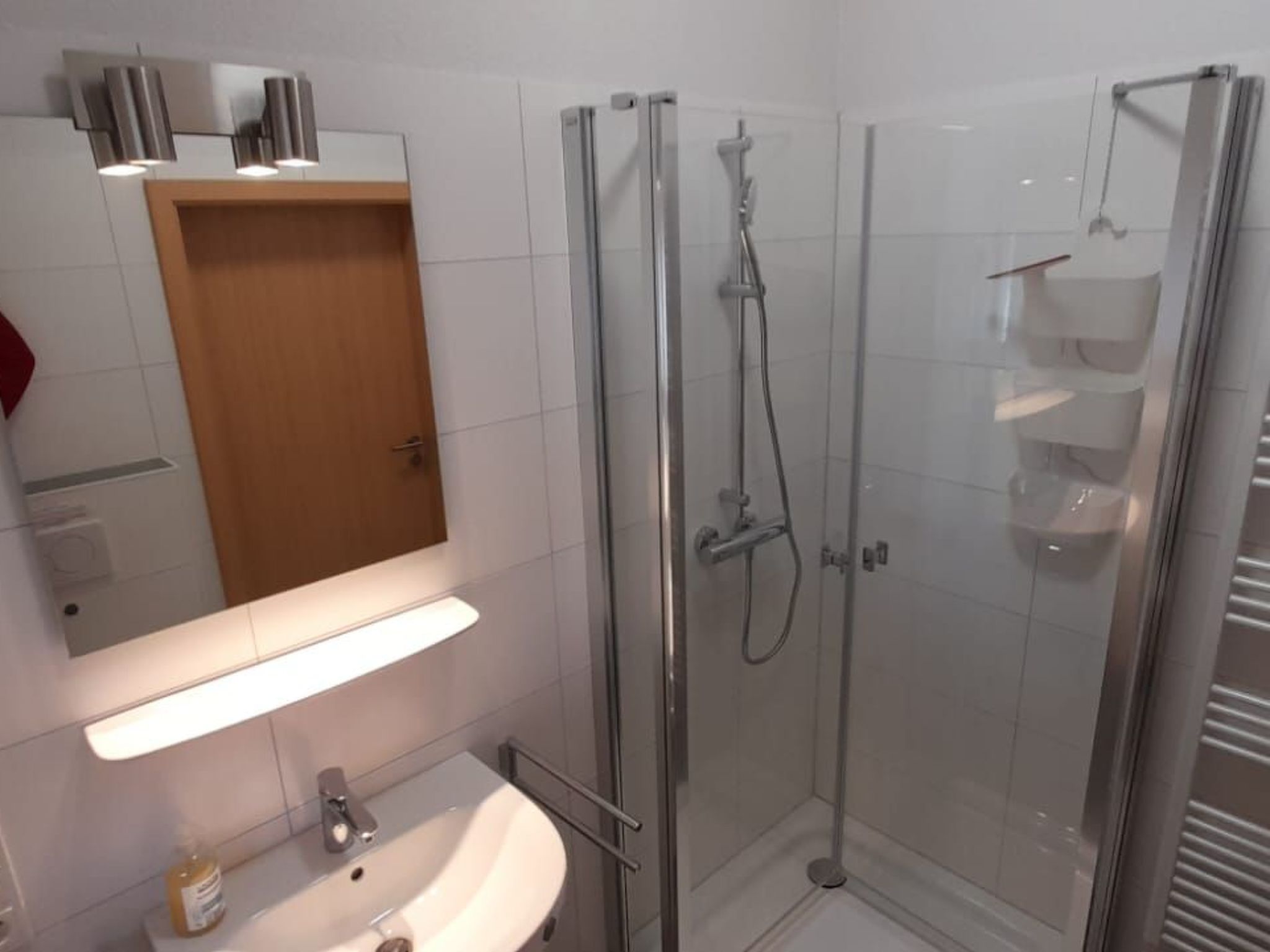 G8 freistehendes Ferienhaus mit Gartenhaus-Binnen