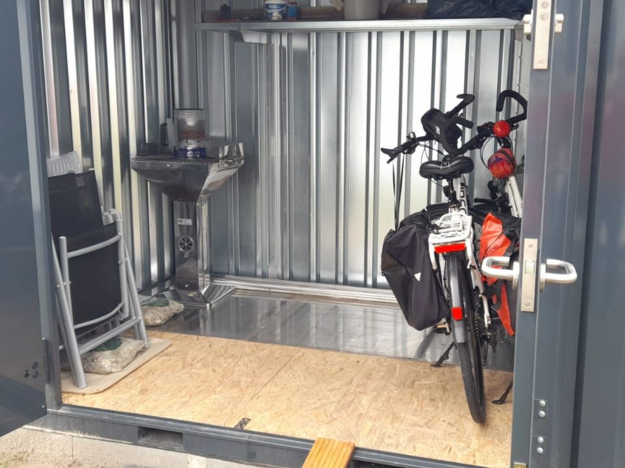 G8 freistehendes Ferienhaus mit Gartenhaus-Binnen