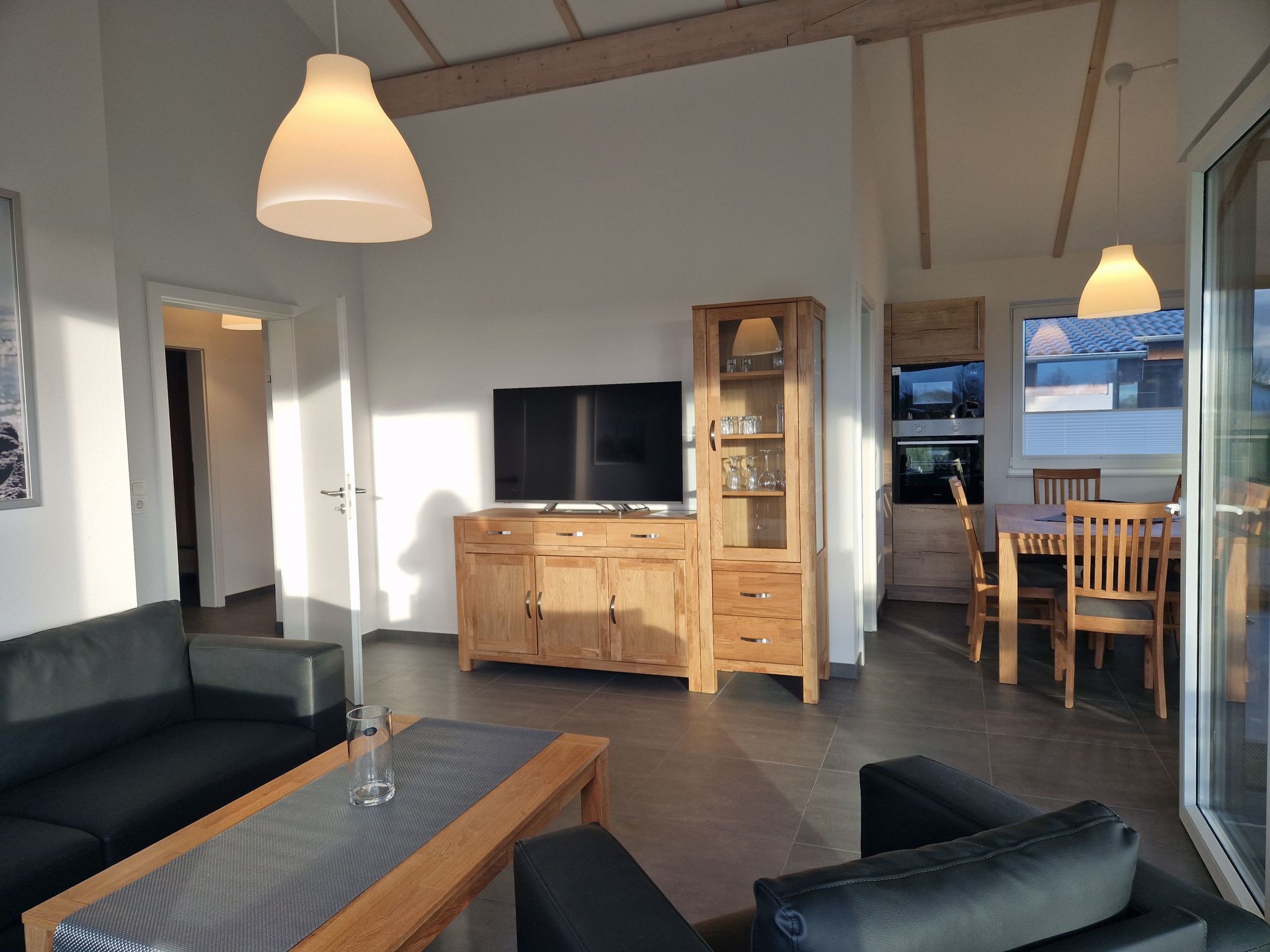 G28 Eingezäuntes Ferienhaus mit Infrarotkabine-Binnen