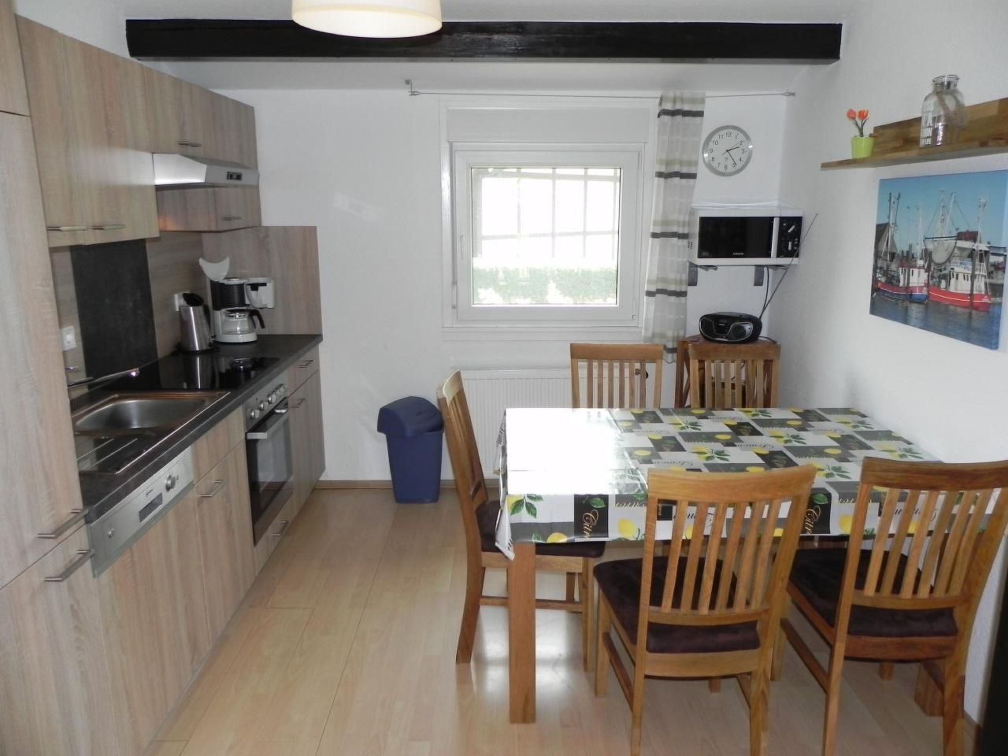 Freistehendes Ferienhaus in 2.Reihe am See-Drinnen