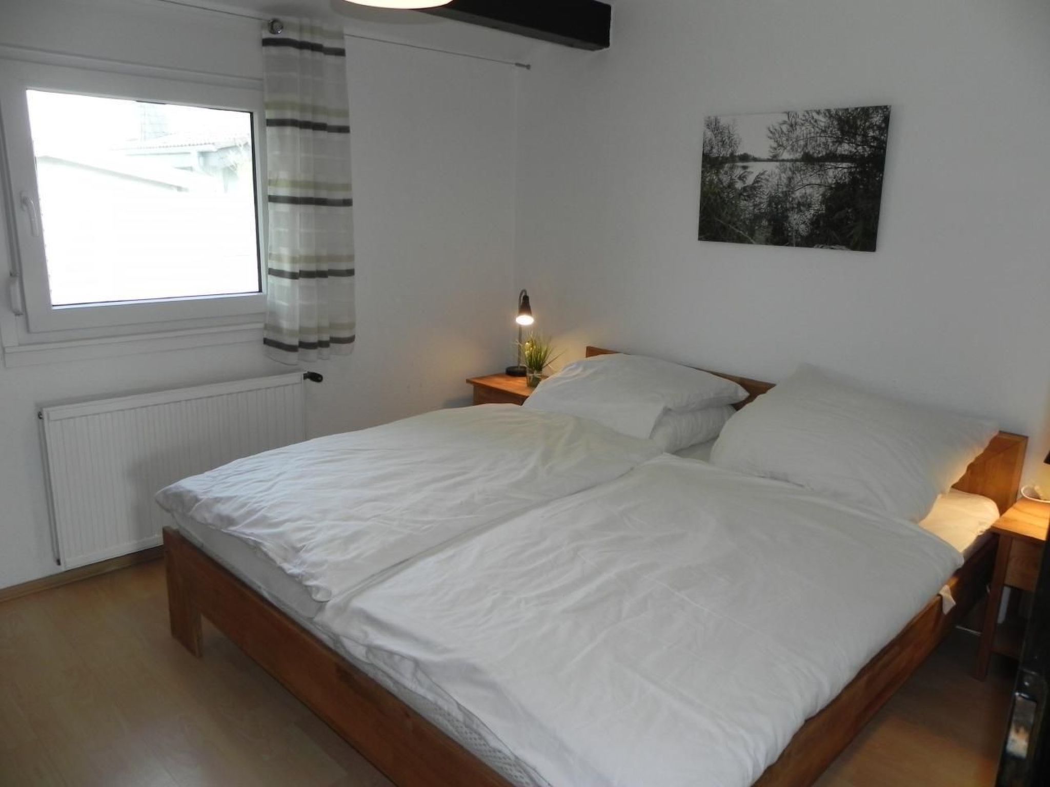 Freistehendes Ferienhaus in 2.Reihe am See-Drinnen