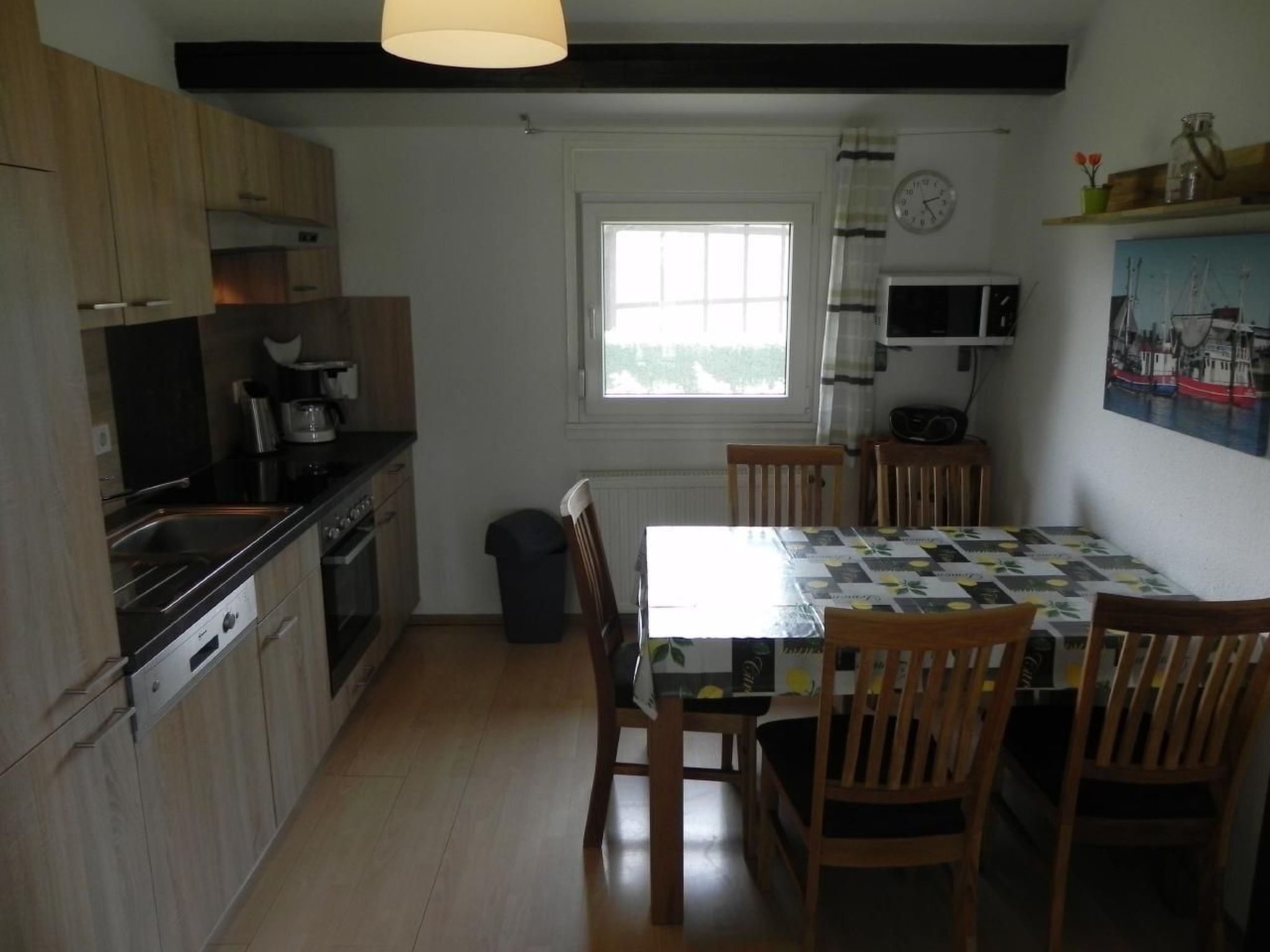 Freistehendes Ferienhaus in 2.Reihe am See-Drinnen