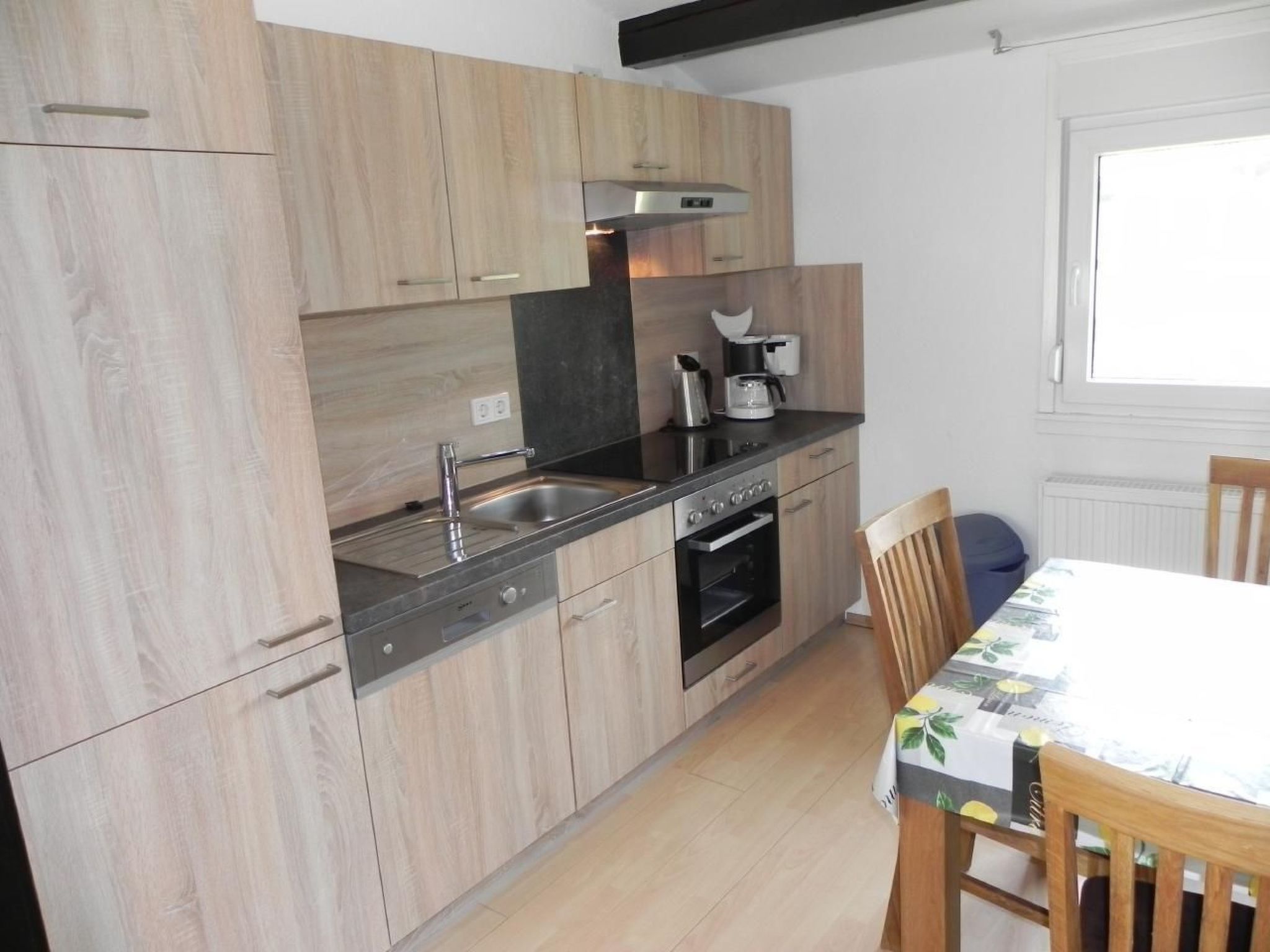 Freistehendes Ferienhaus in 2.Reihe am See-Drinnen