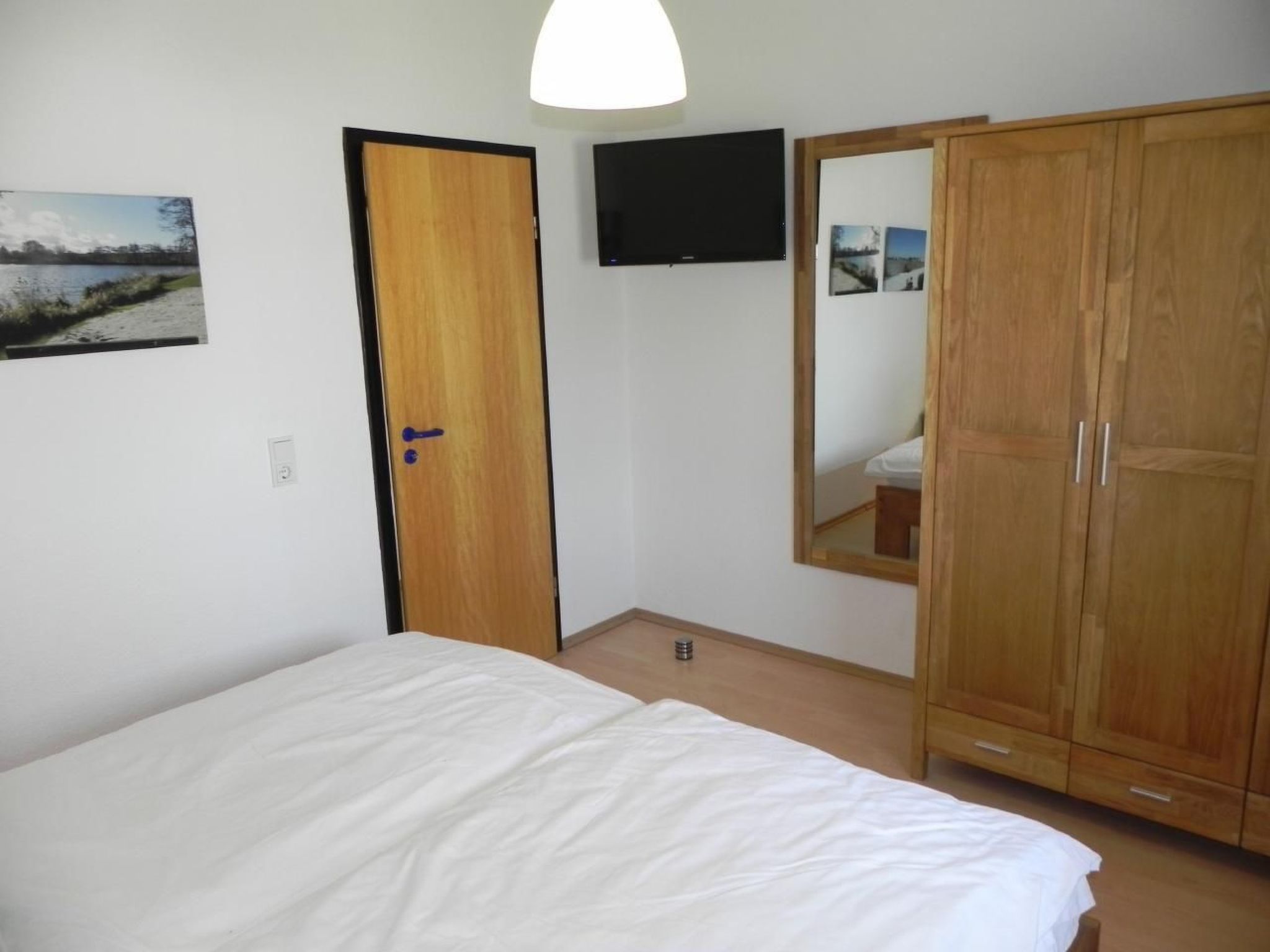 Freistehendes Ferienhaus in 2.Reihe am See-Drinnen