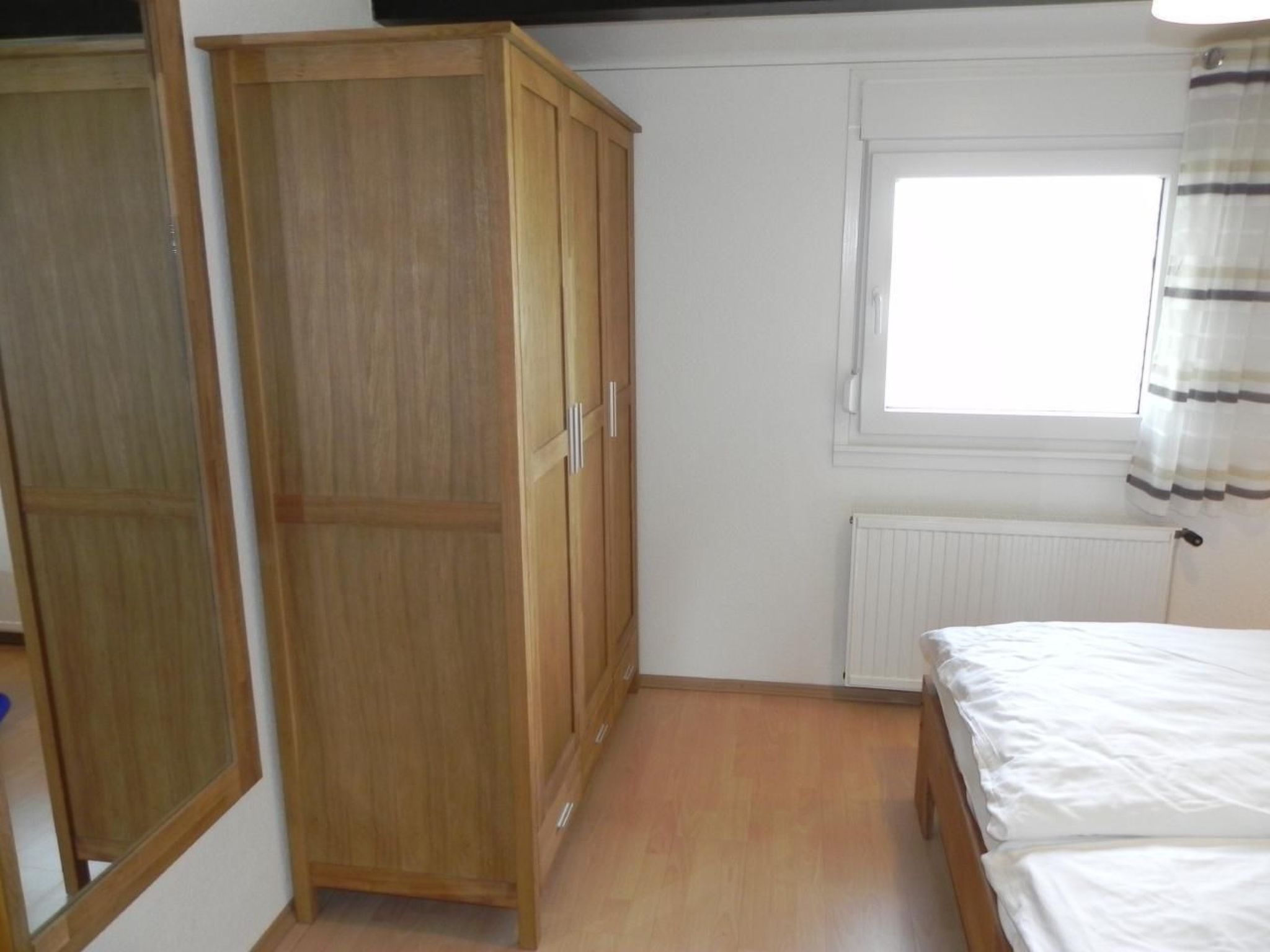 Freistehendes Ferienhaus in 2.Reihe am See-Drinnen