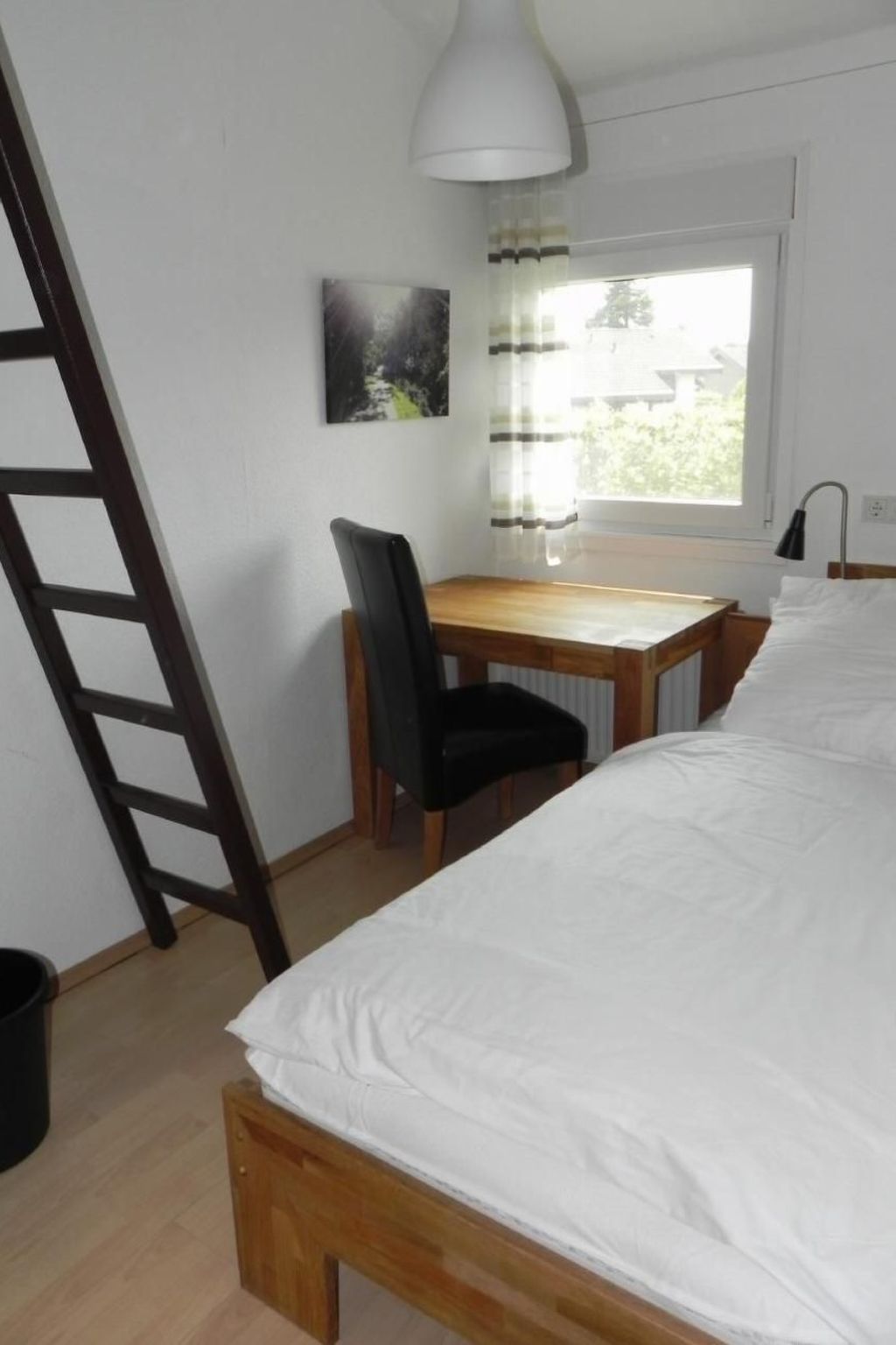 Freistehendes Ferienhaus in 2.Reihe am See-Drinnen